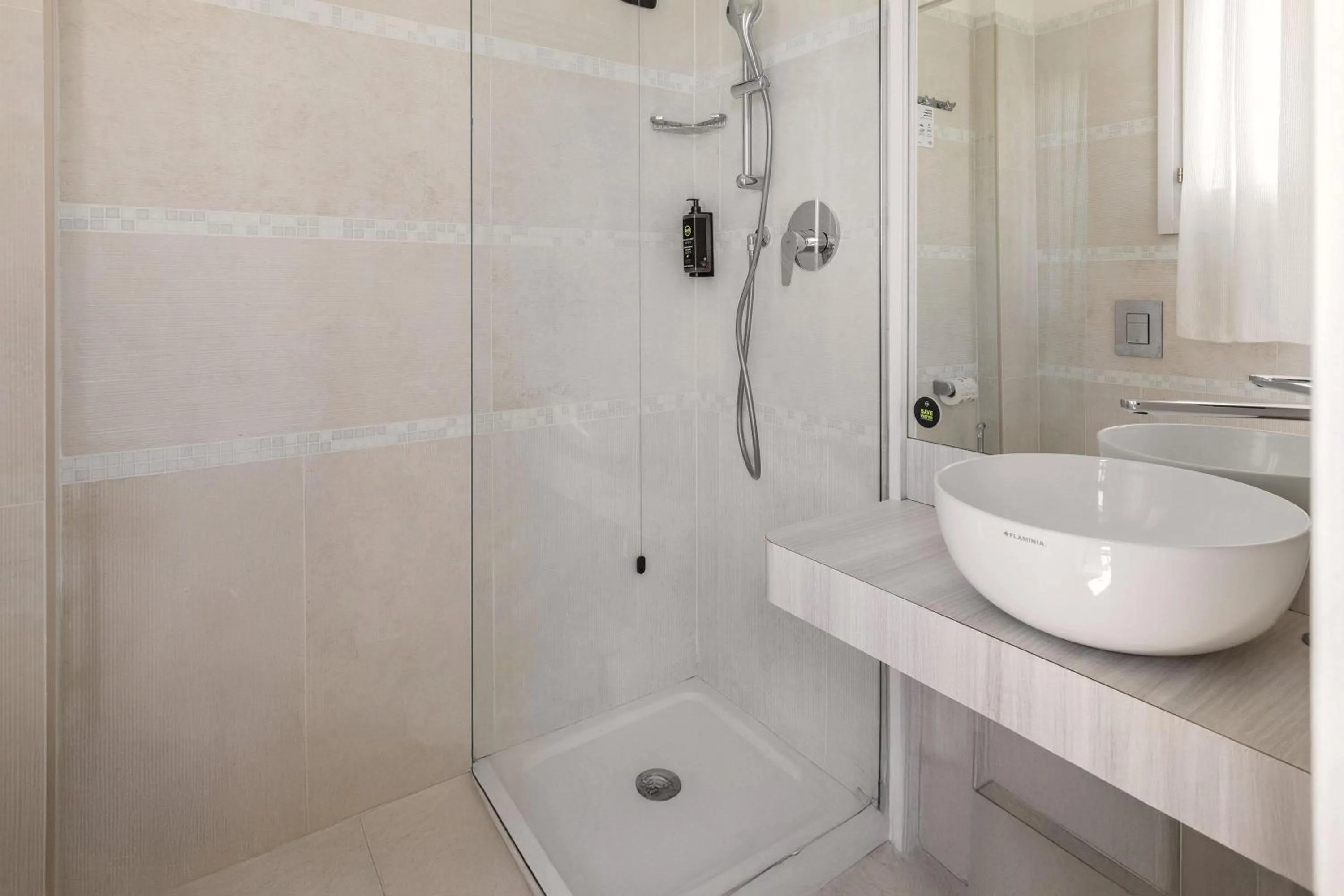 Bathroom in B&B Hotel Chioggia Airone