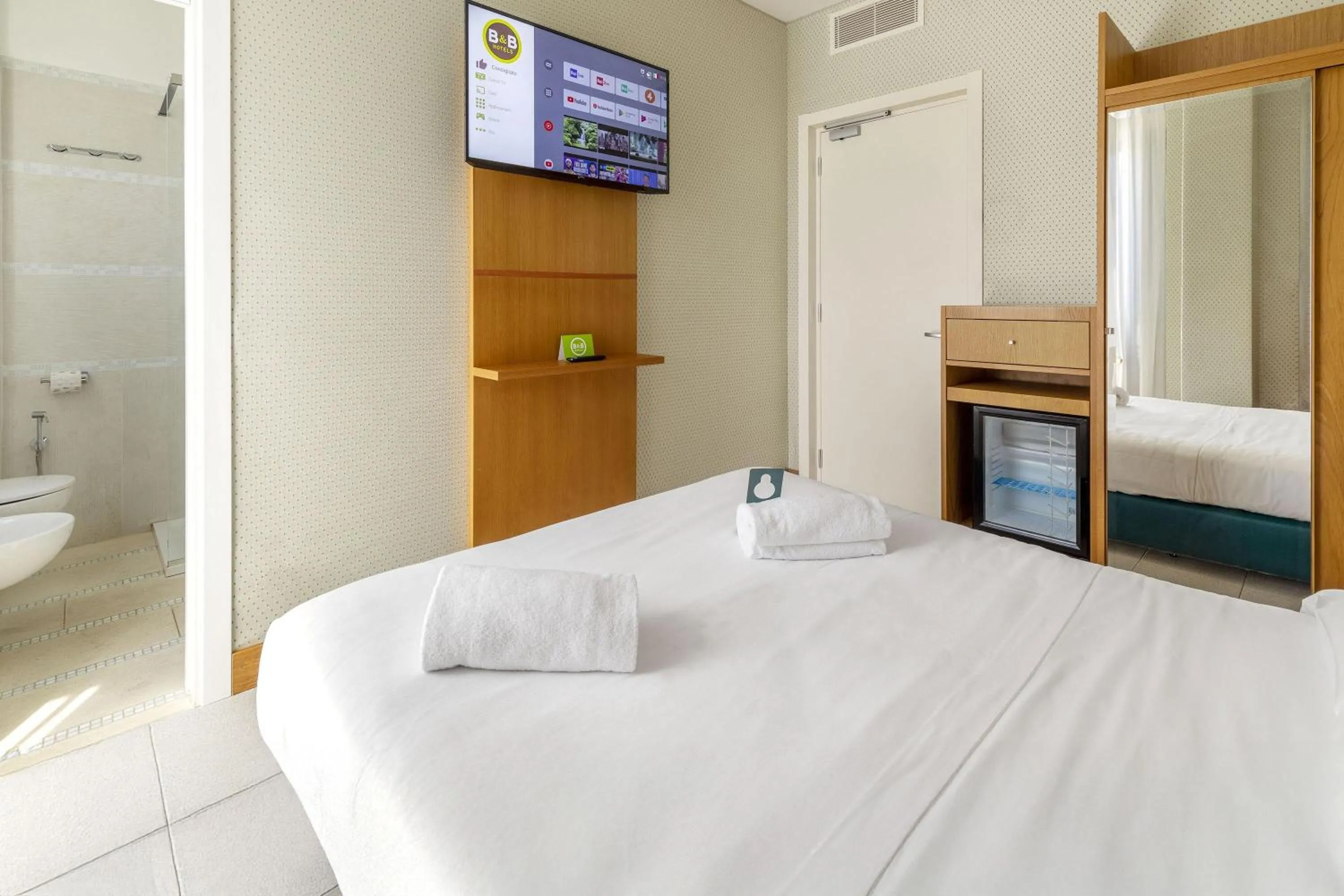 Photo of the whole room, Bed in B&B Hotel Chioggia Airone