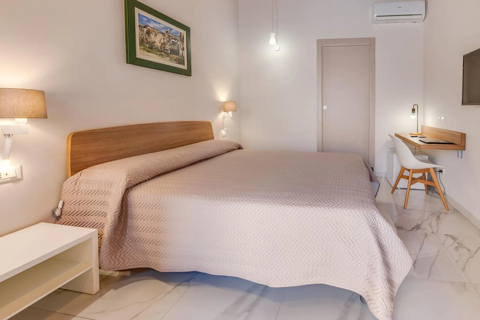 View (from property/room), Bed in Hotel Aliai