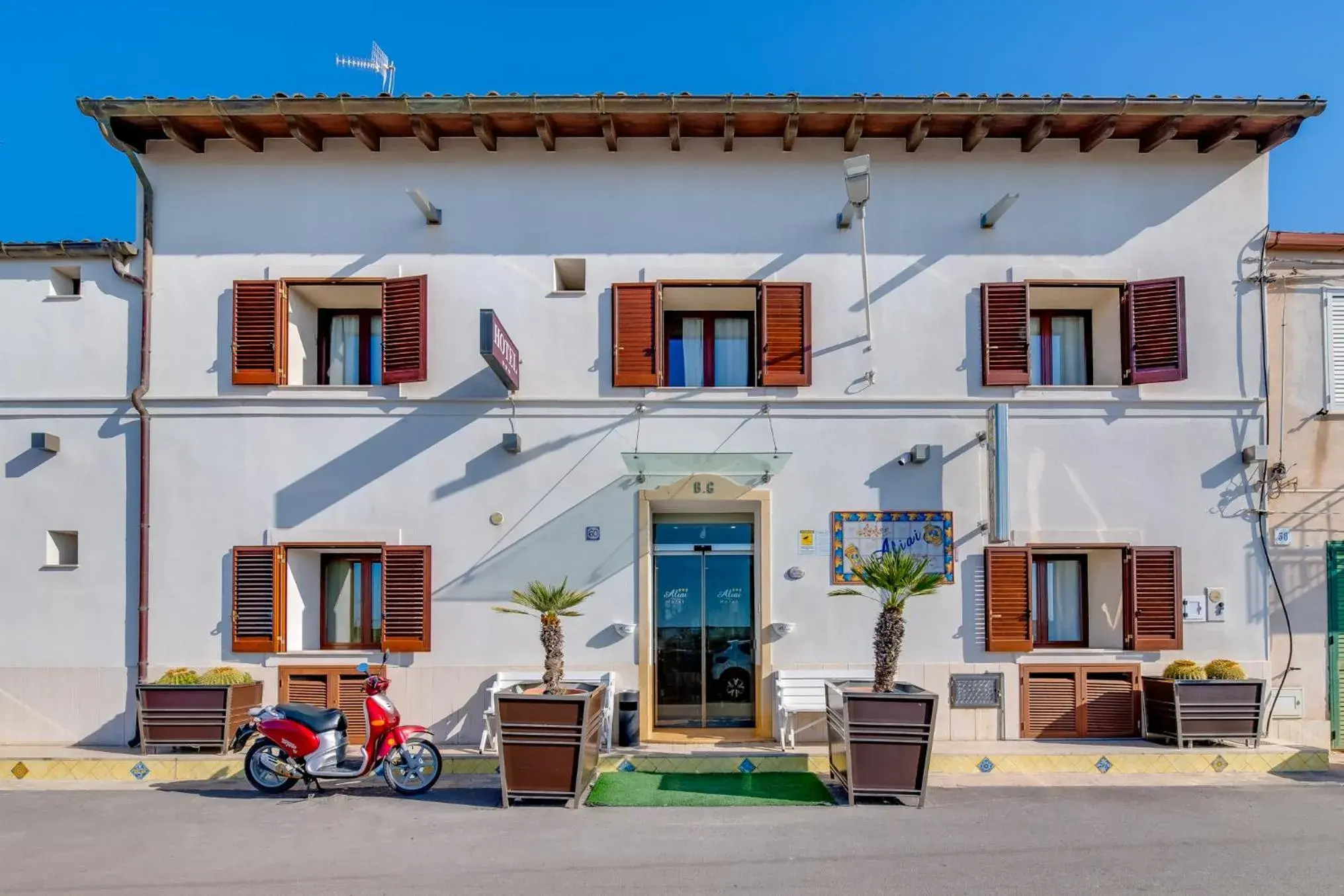 Property building in Hotel Aliai Property building in Hotel Aliai