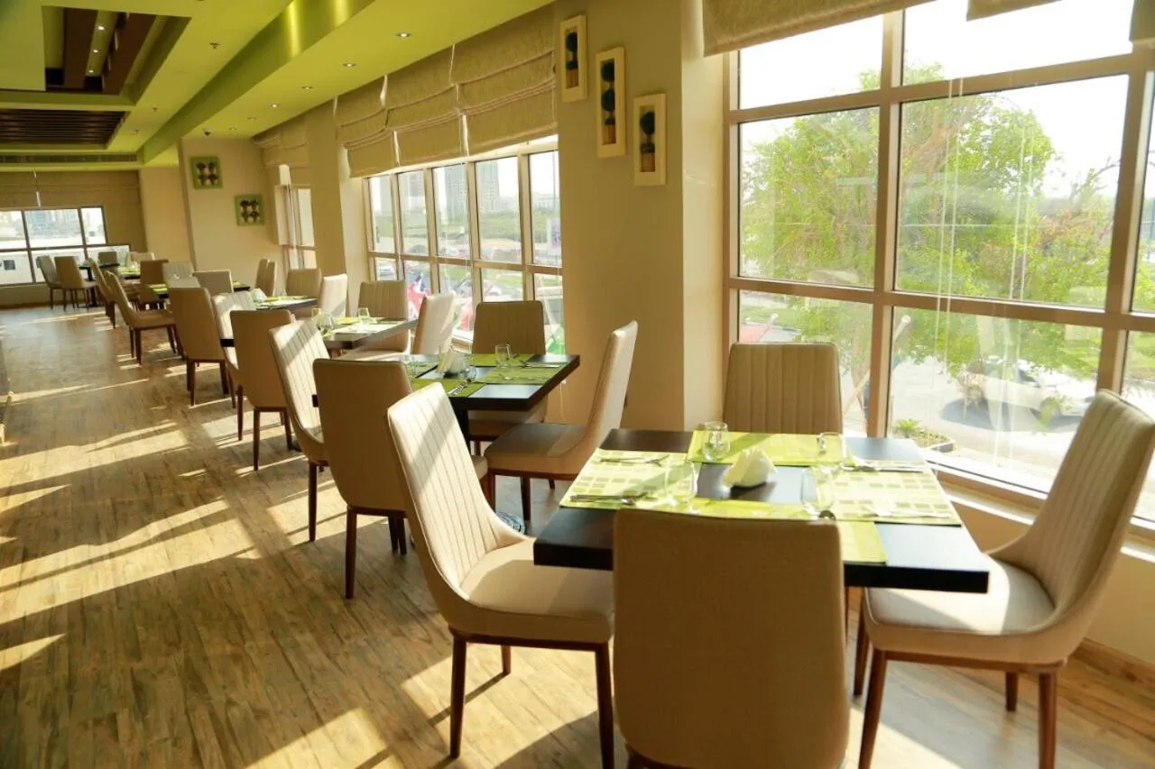 Restaurant/places to eat in Royal View Hotel