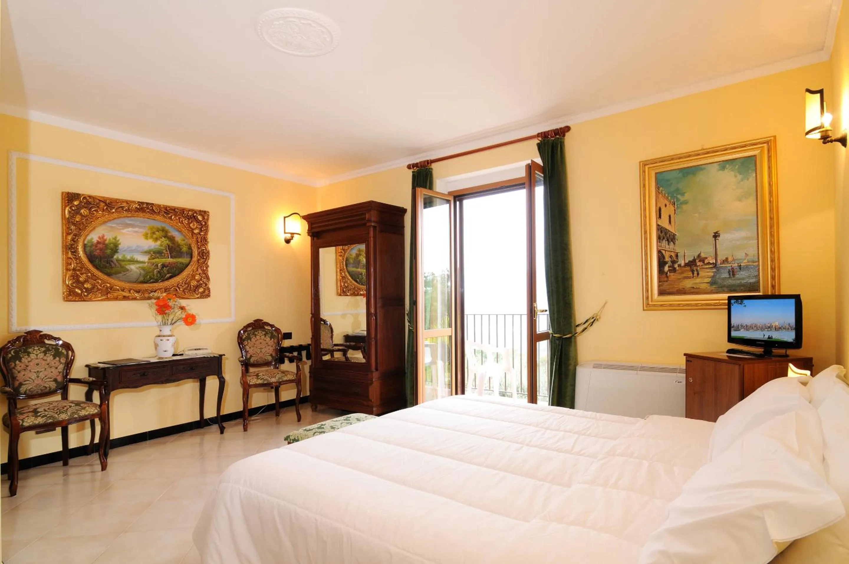 Bedroom in Hotel Villa La Colombaia