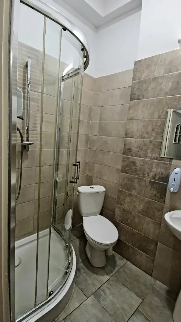 Single Room with Private Bathroom in Hotelik w Centrum Single Room with Private Bathroom in Hotelik w Centrum