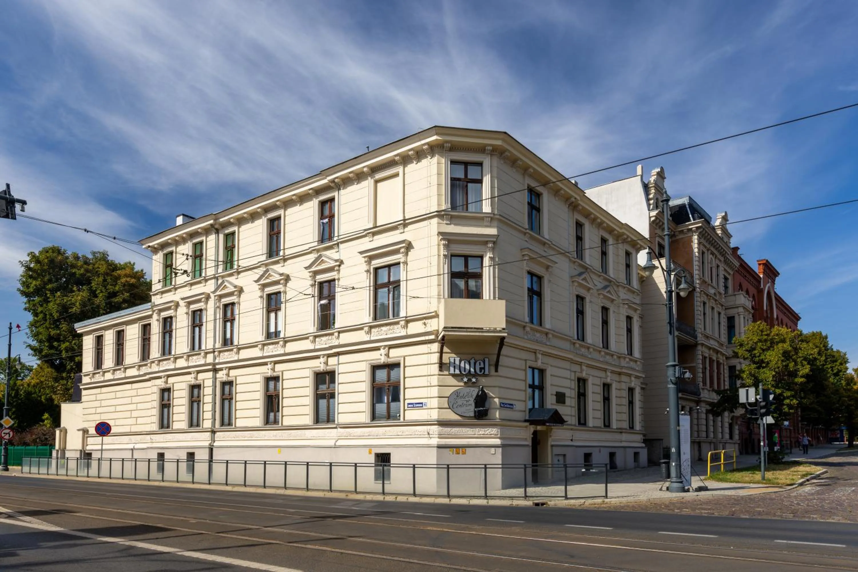 Property building in Hotelik w Centrum