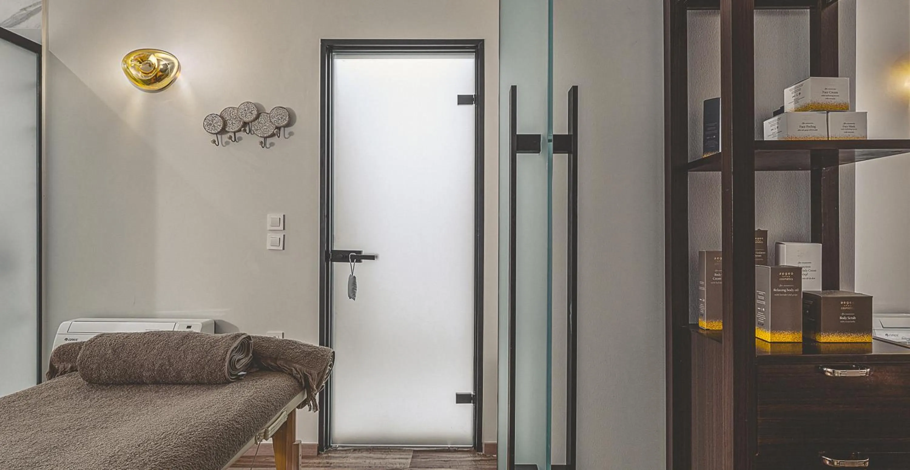 Photo of the whole room, Bed in Althea Village - Family Hotel