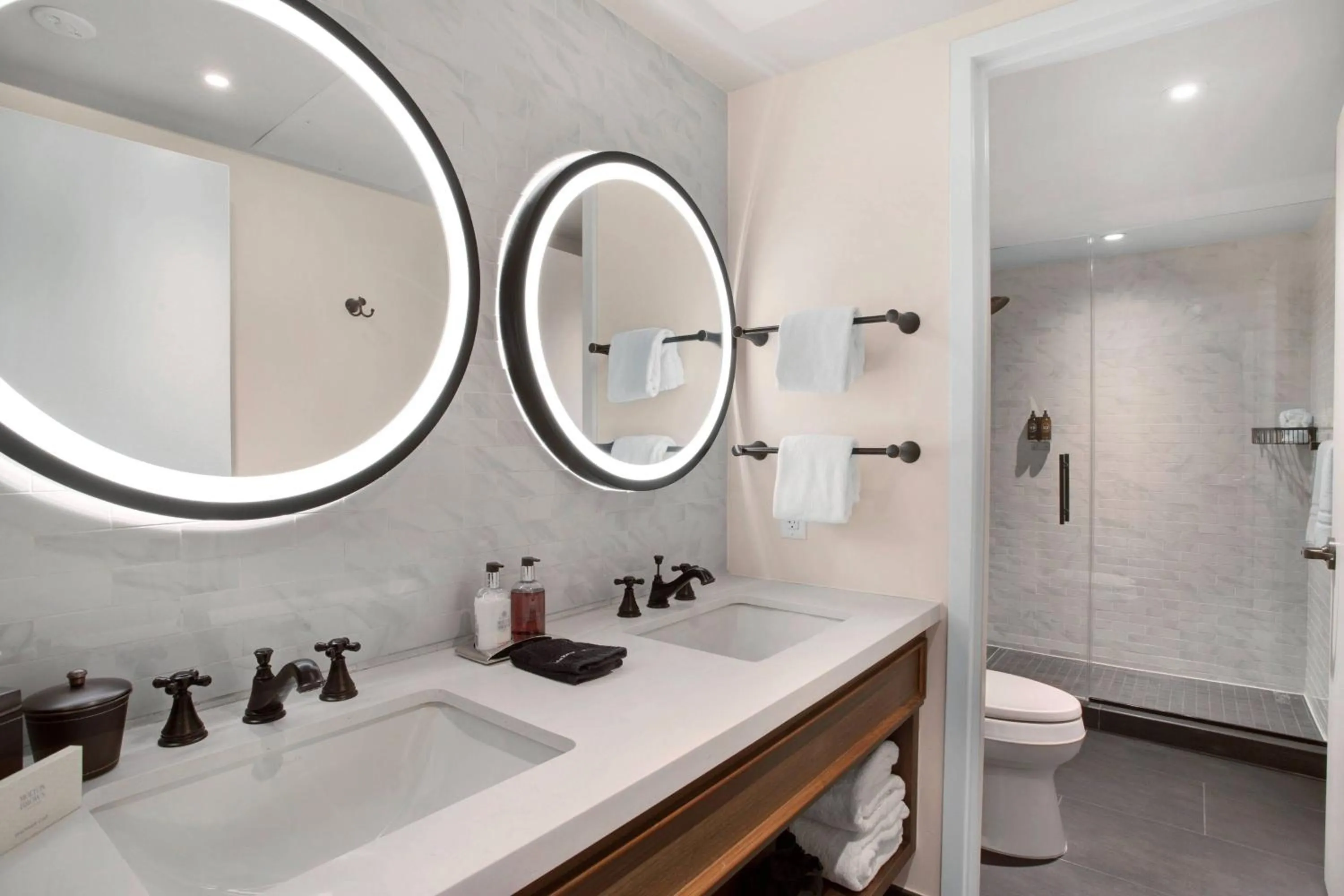 Bathroom in Hotel Paso Del Norte, Autograph Collection