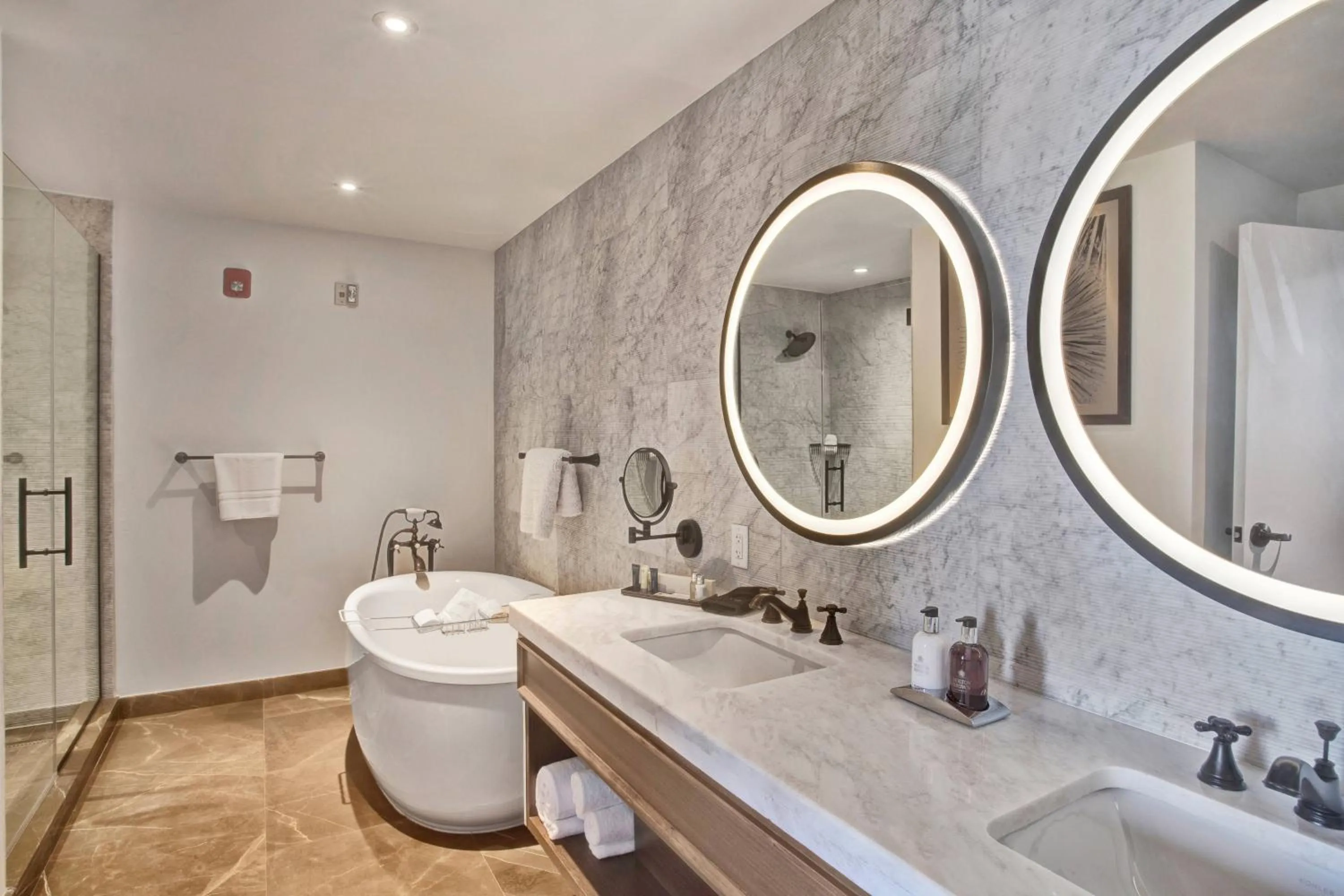 Bathroom in Hotel Paso Del Norte, Autograph Collection