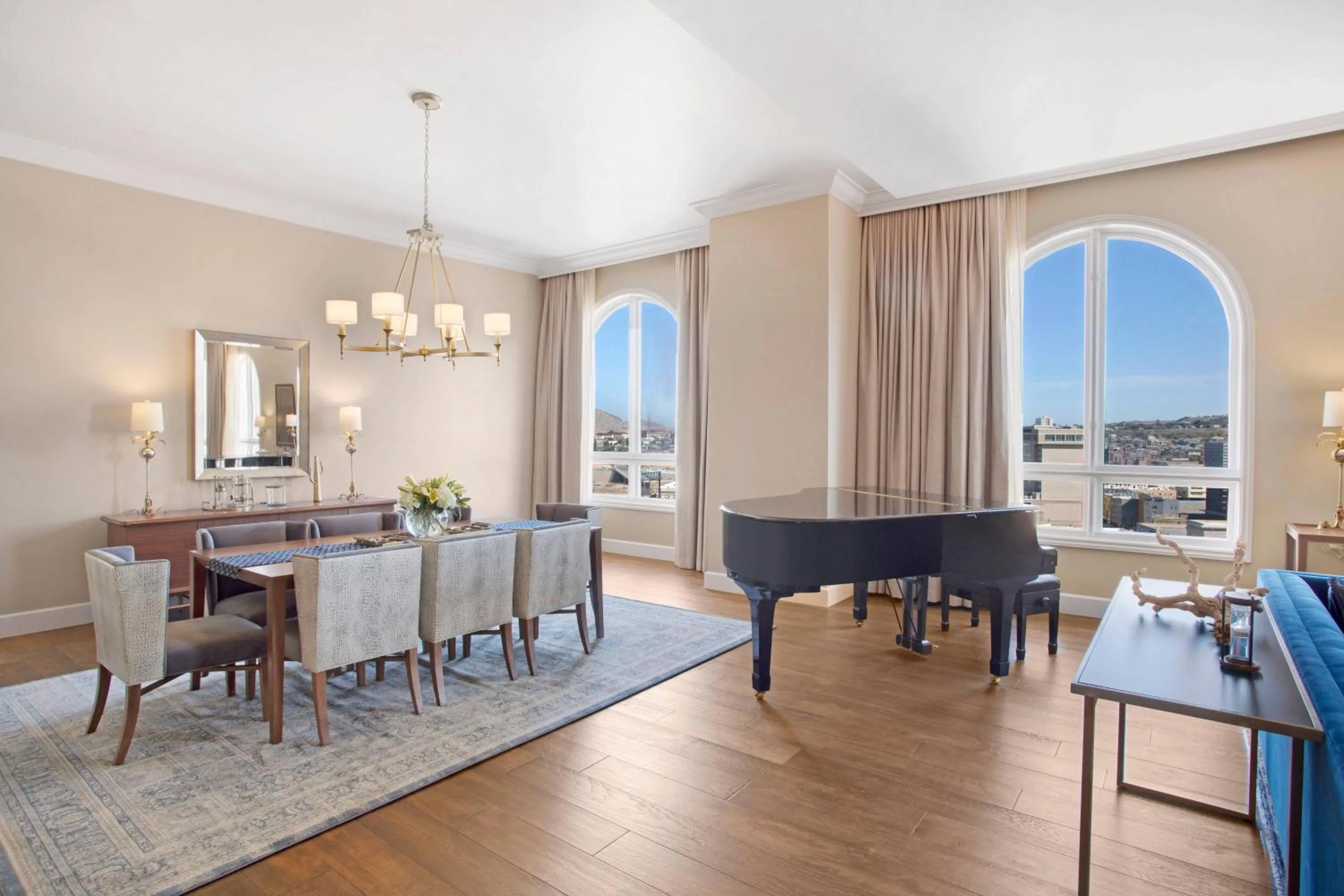 Living room in Hotel Paso Del Norte, Autograph Collection