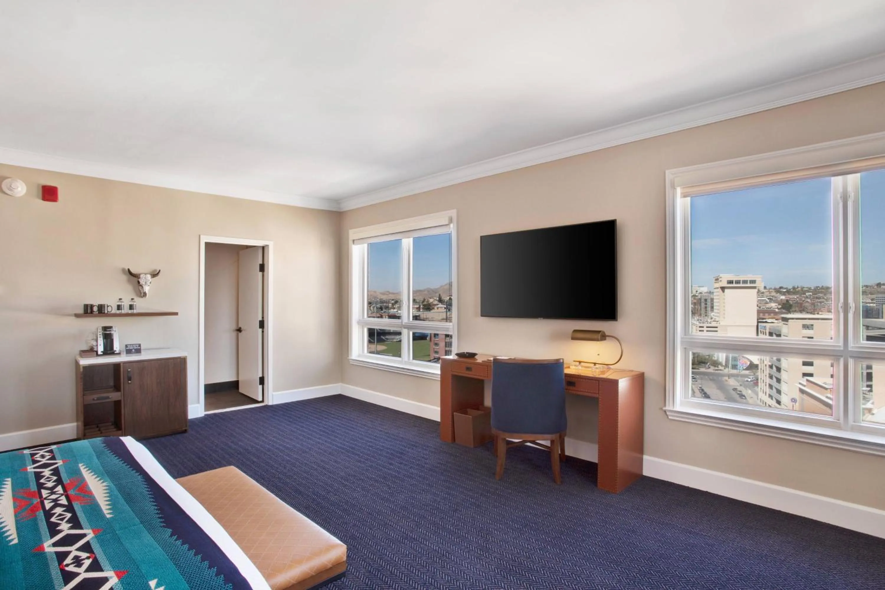 Photo of the whole room, Bed in Hotel Paso Del Norte, Autograph Collection