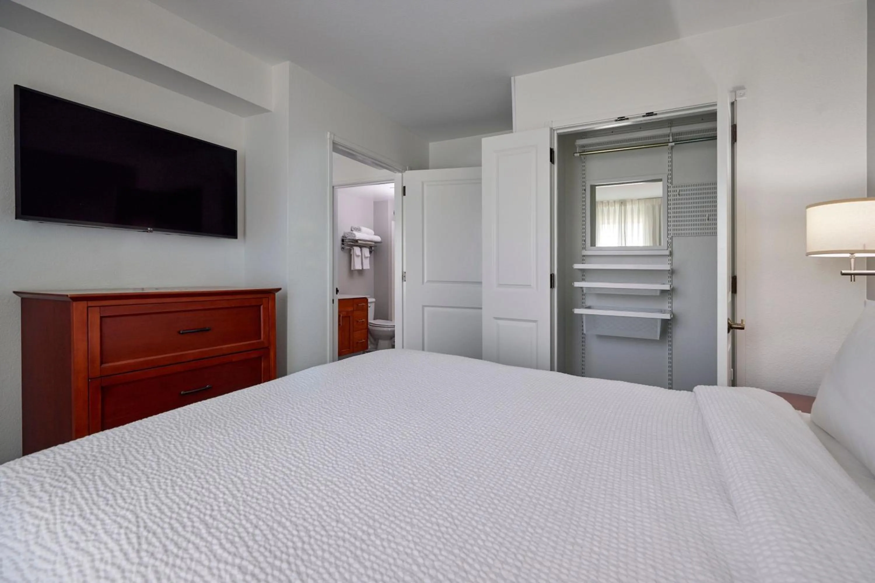 Bedroom, Bed in TownePlace Suites Medford