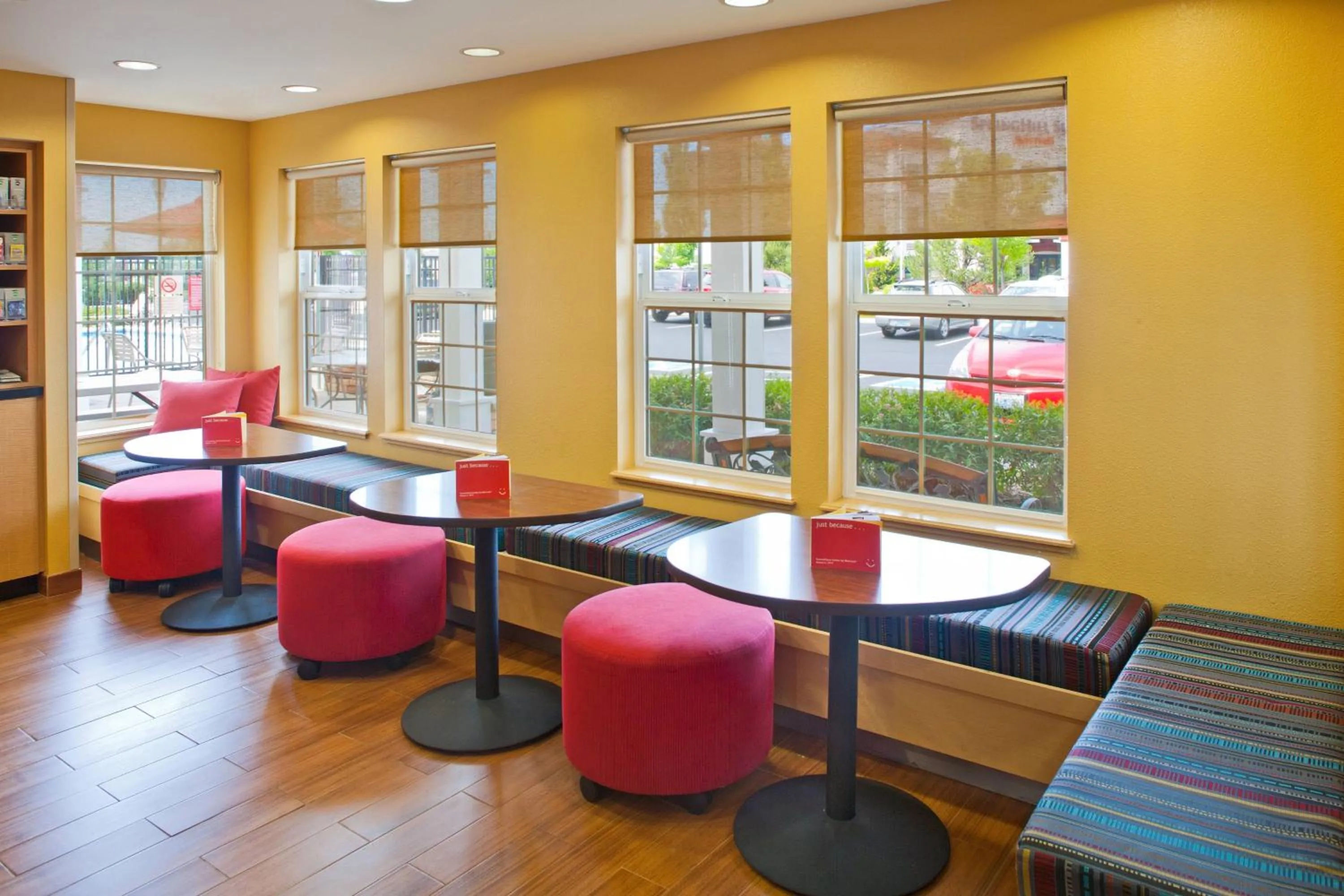 Restaurant/places to eat in TownePlace Suites Medford