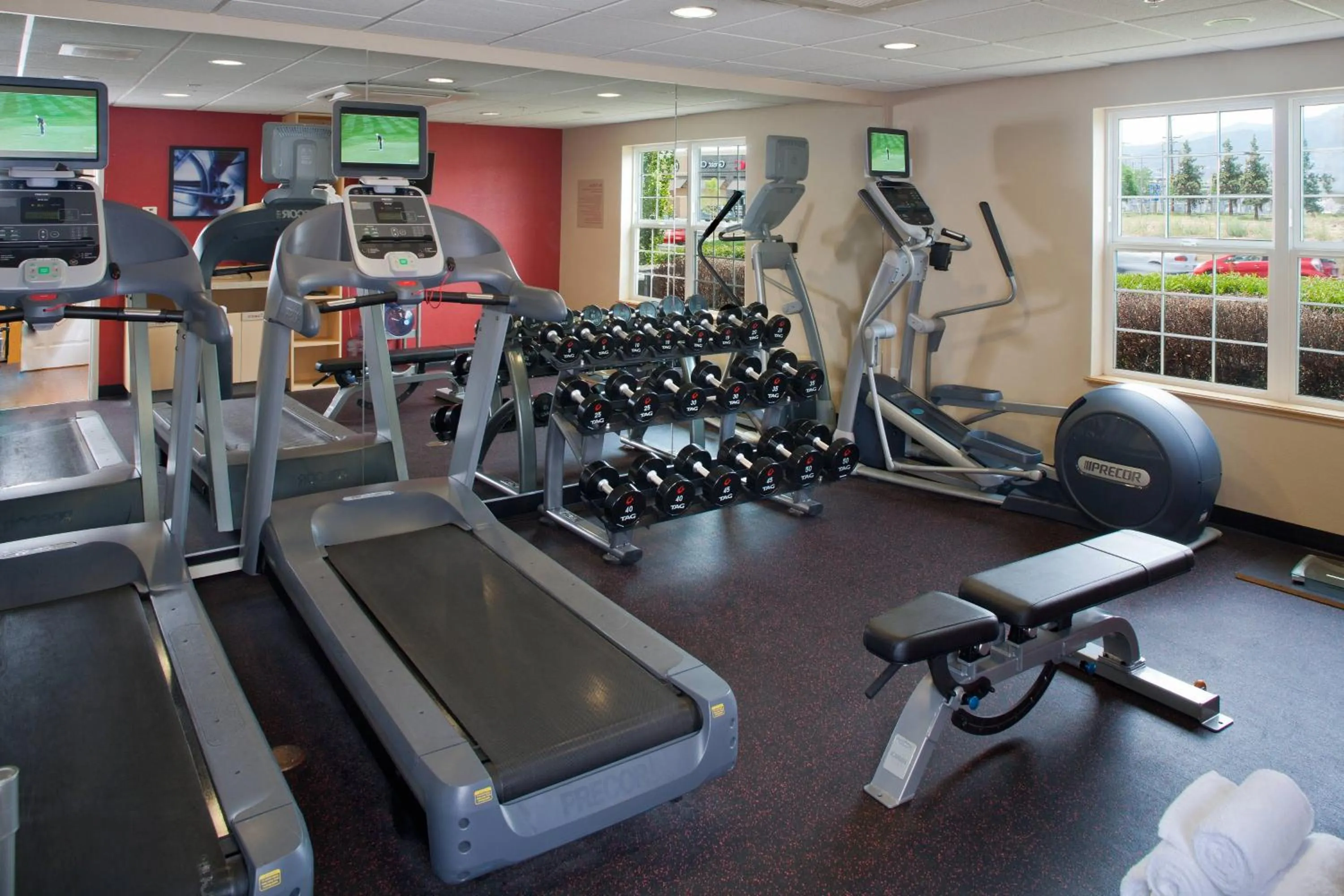 Fitness centre/facilities in TownePlace Suites Medford