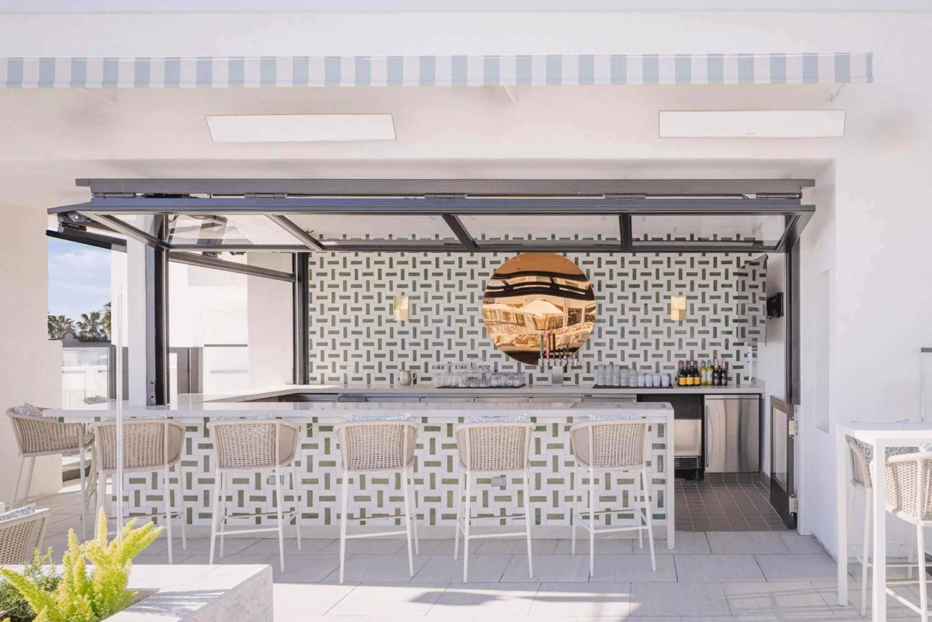 Lounge or bar in Regent Santa Monica Beach