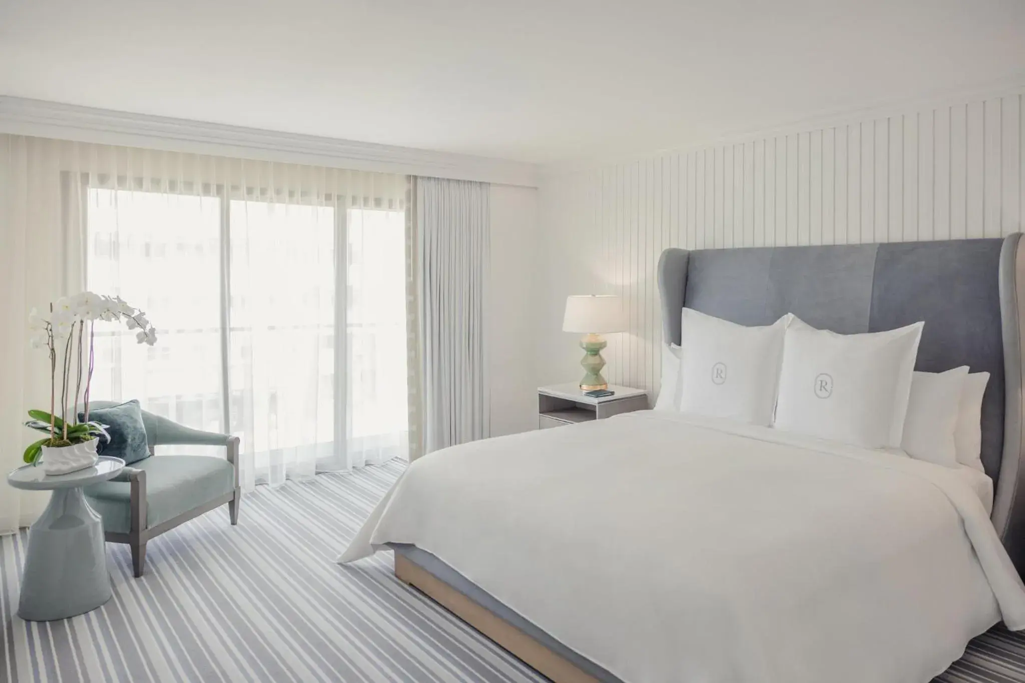 Photo of the whole room, Bed in Regent Santa Monica Beach Photo of the whole room, Bed in Regent Santa Monica Beach