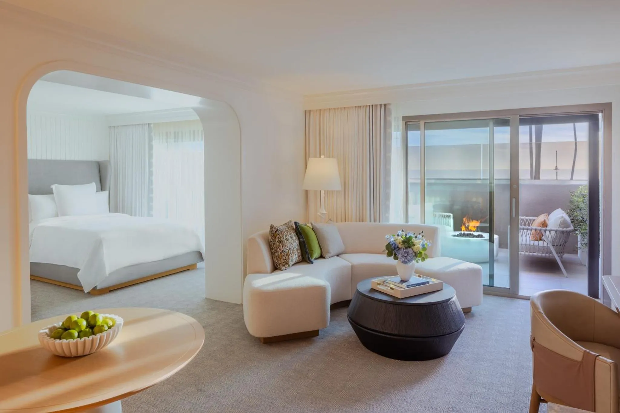 Photo of the whole room, Bed in Regent Santa Monica Beach