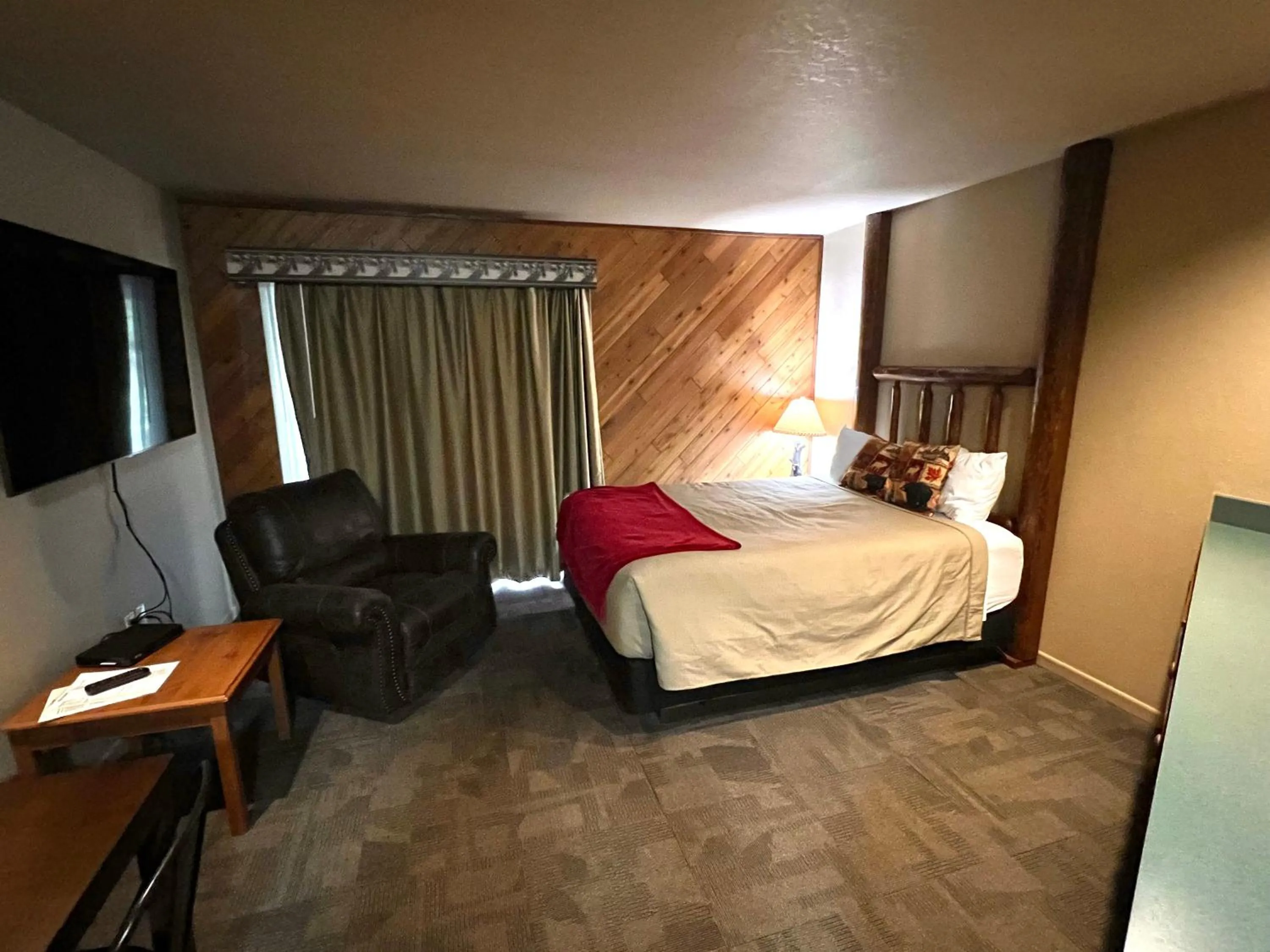 Bed in Whitetail Lodge