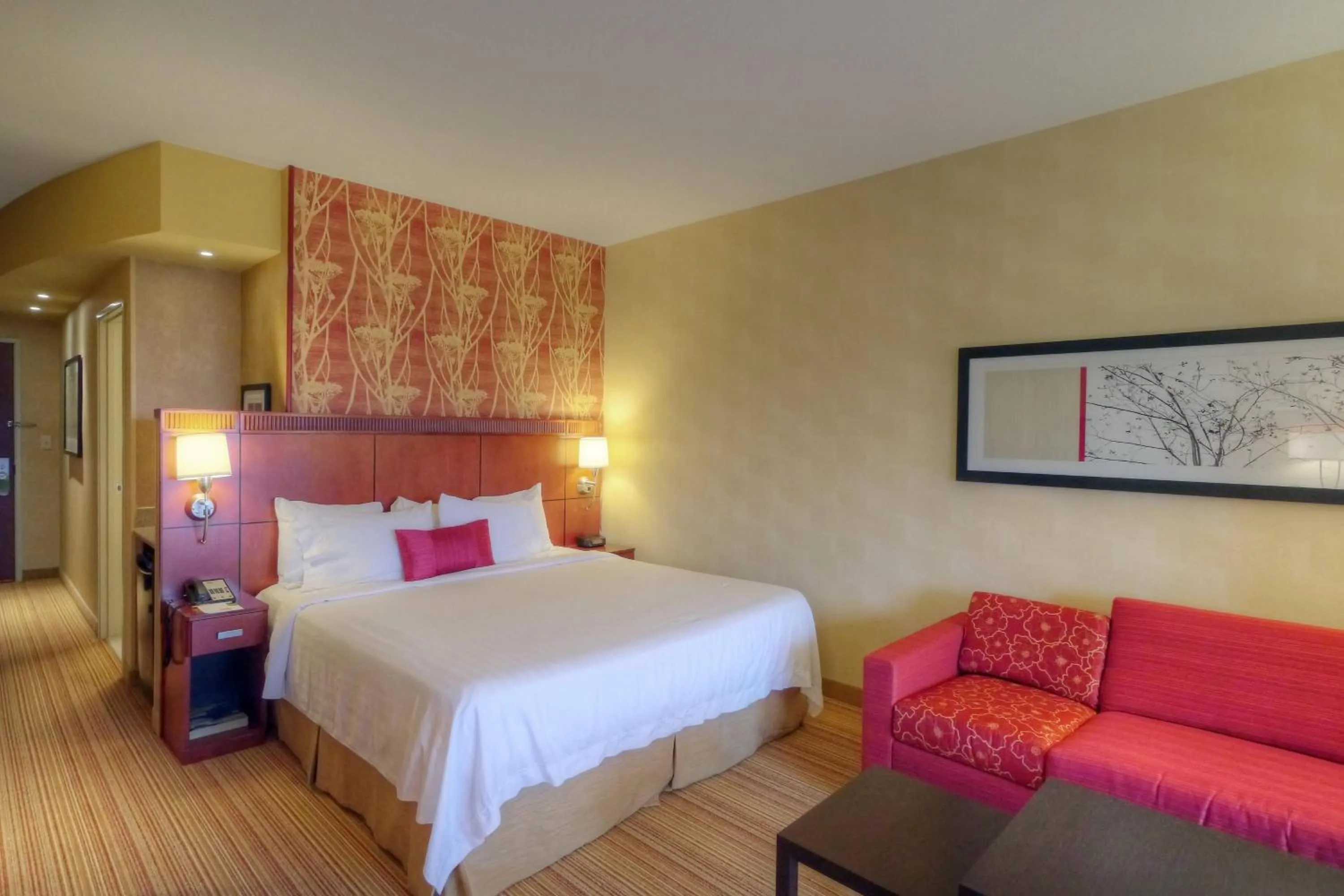 Photo of the whole room, Bed in Courtyard Medford Airport