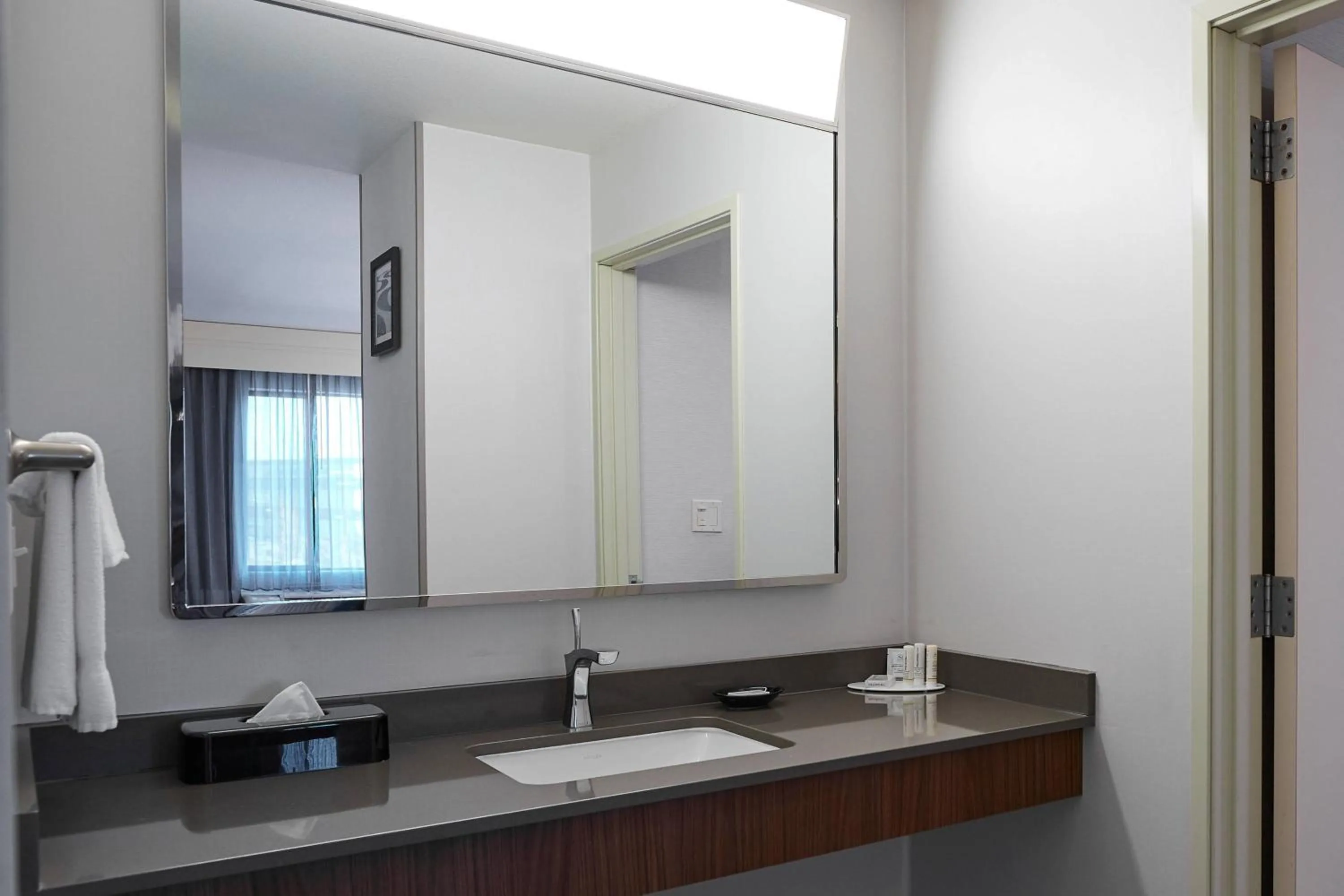 Bathroom in Courtyard Medford Airport