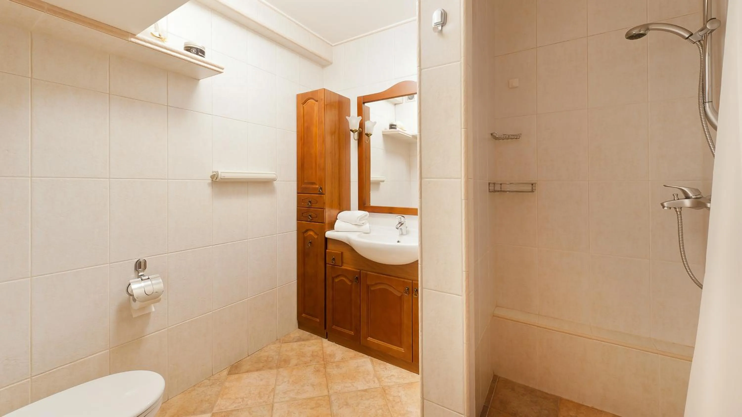 Shower in Zakopane Centrum, Sun & Snow