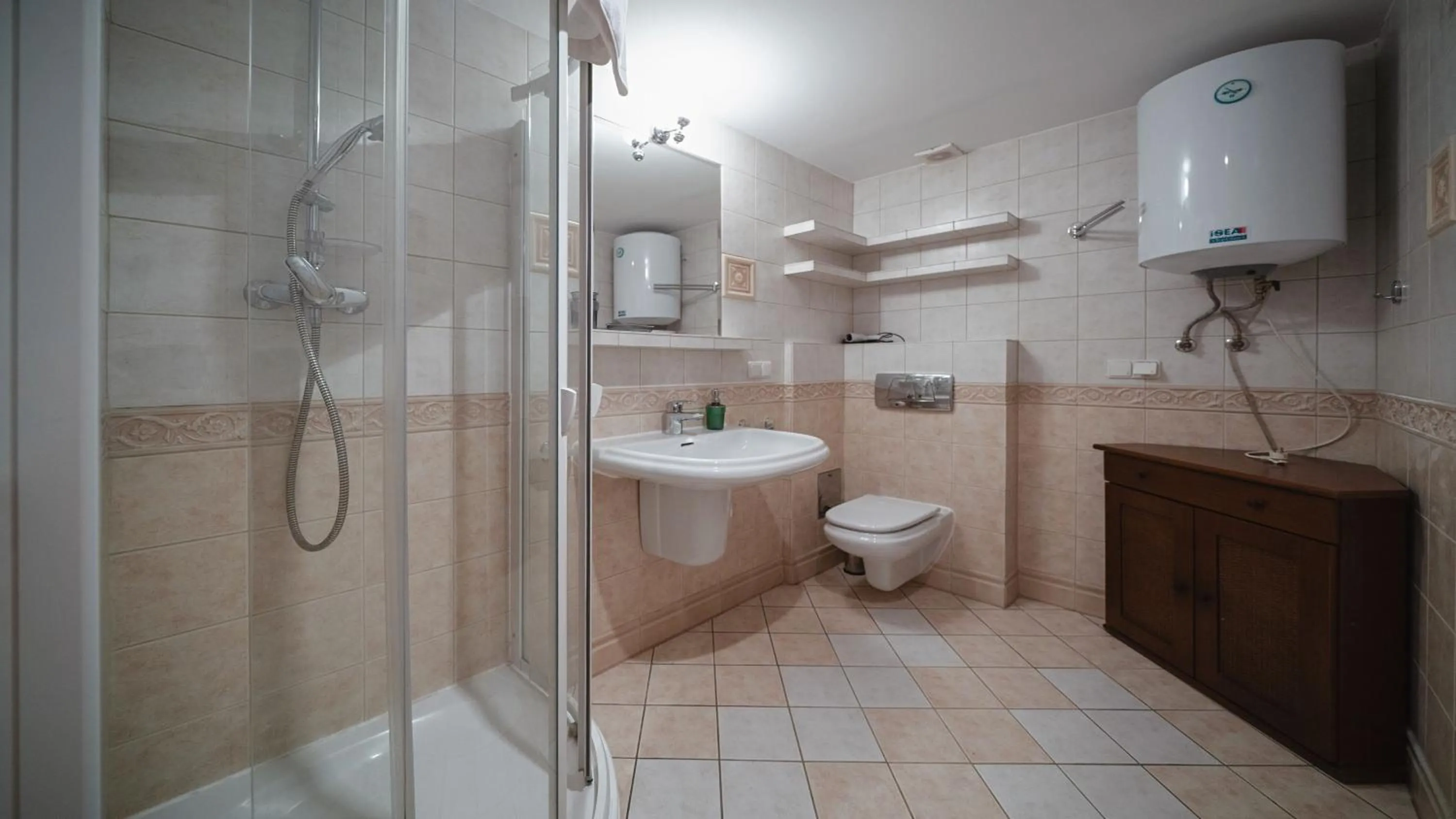 Shower in Zakopane Centrum, Sun & Snow