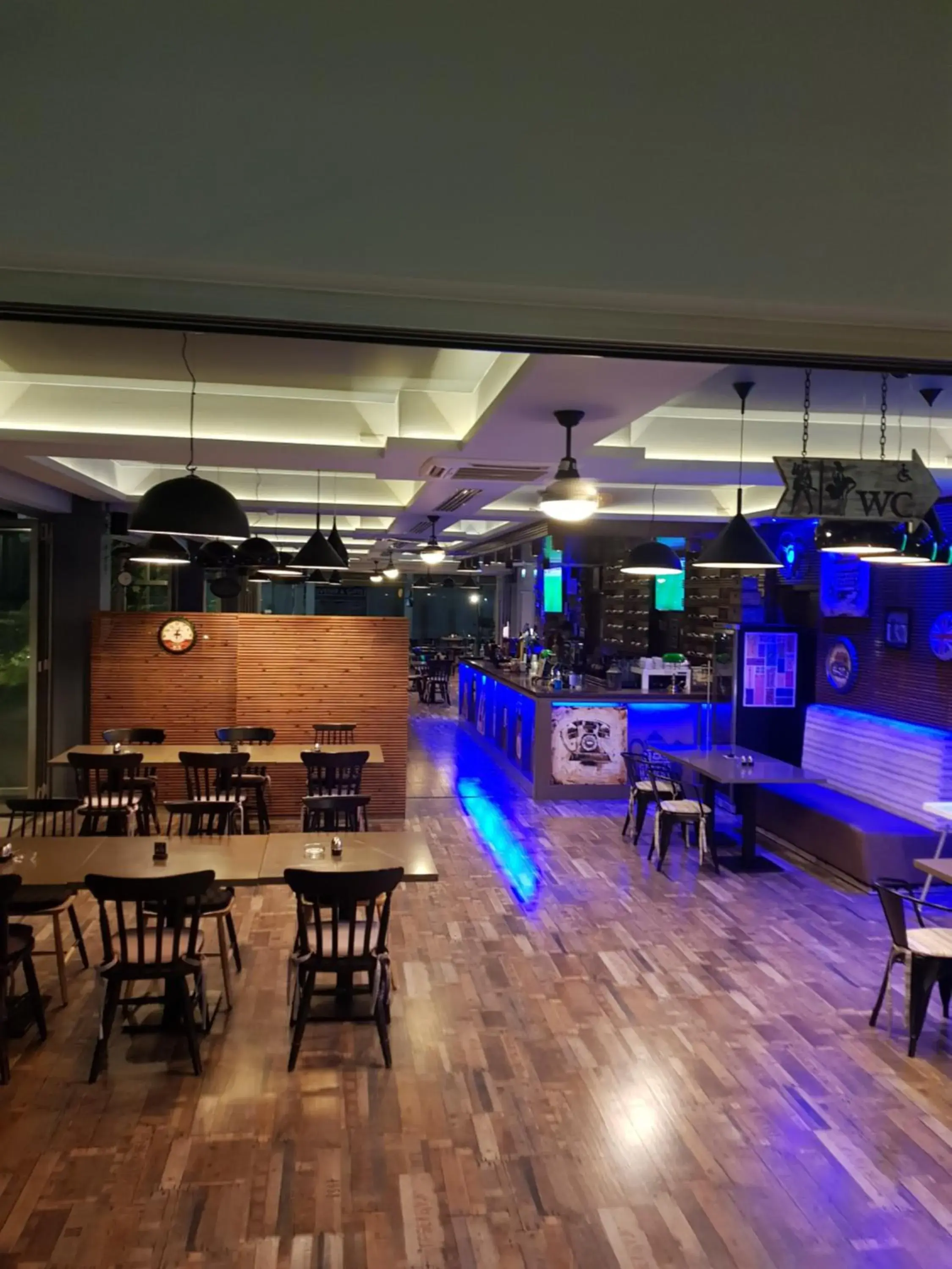 Restaurant/places to eat in Euronapa Hotel Apartments Restaurant/places to eat in Euronapa Hotel Apartments