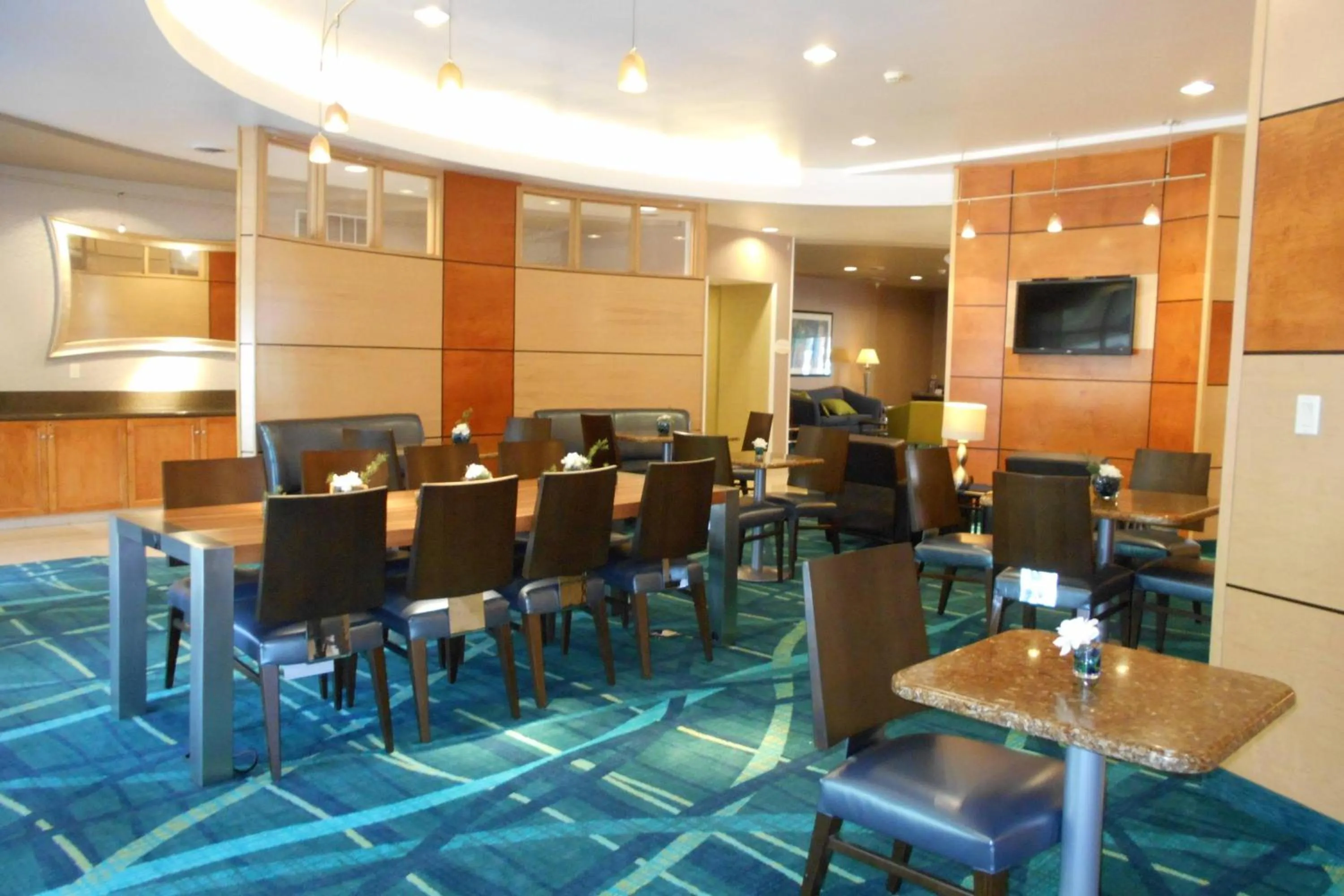 Restaurant/places to eat in SpringHill Suites by Marriott Morgantown