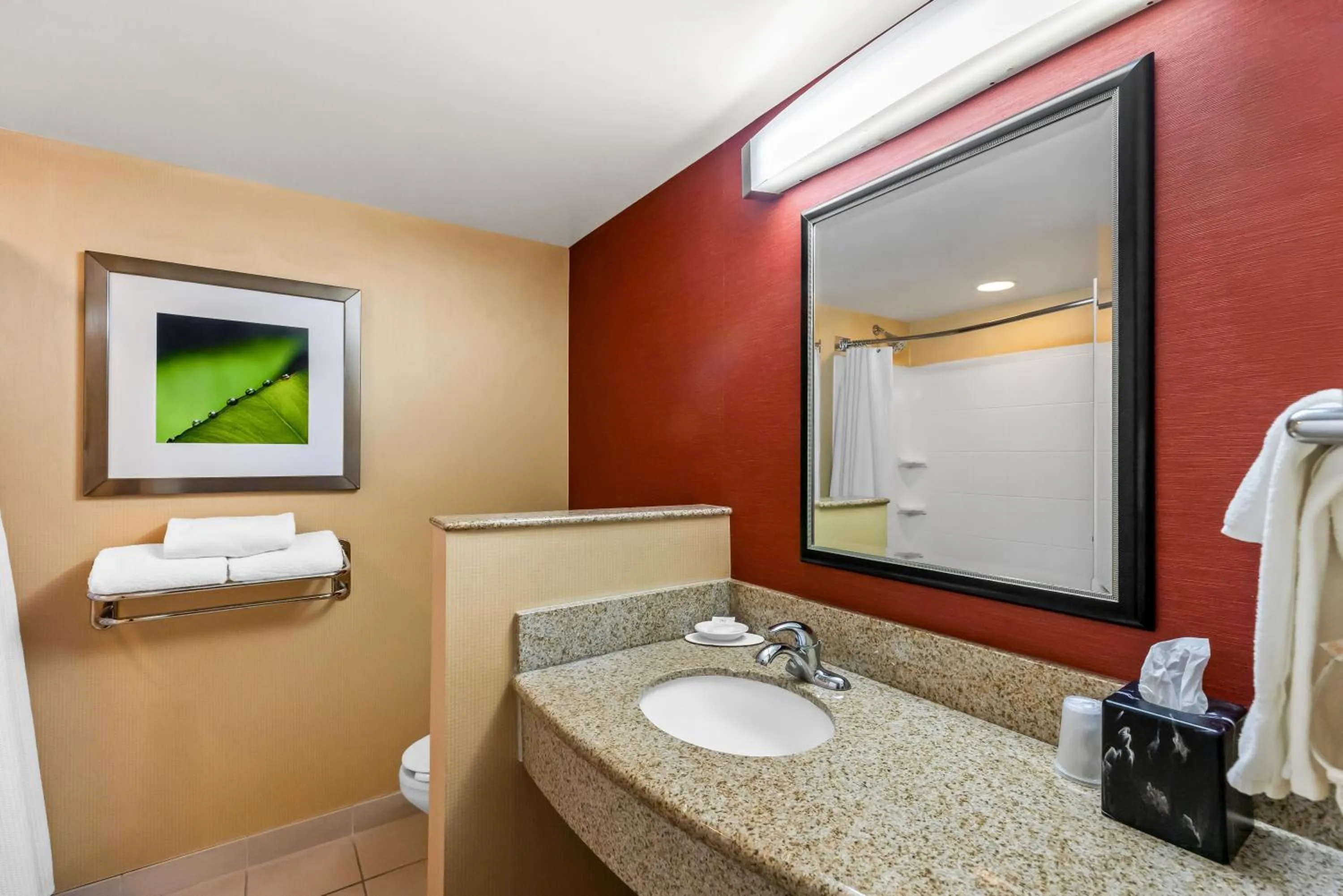 Bathroom in Sonesta Essential Junction City