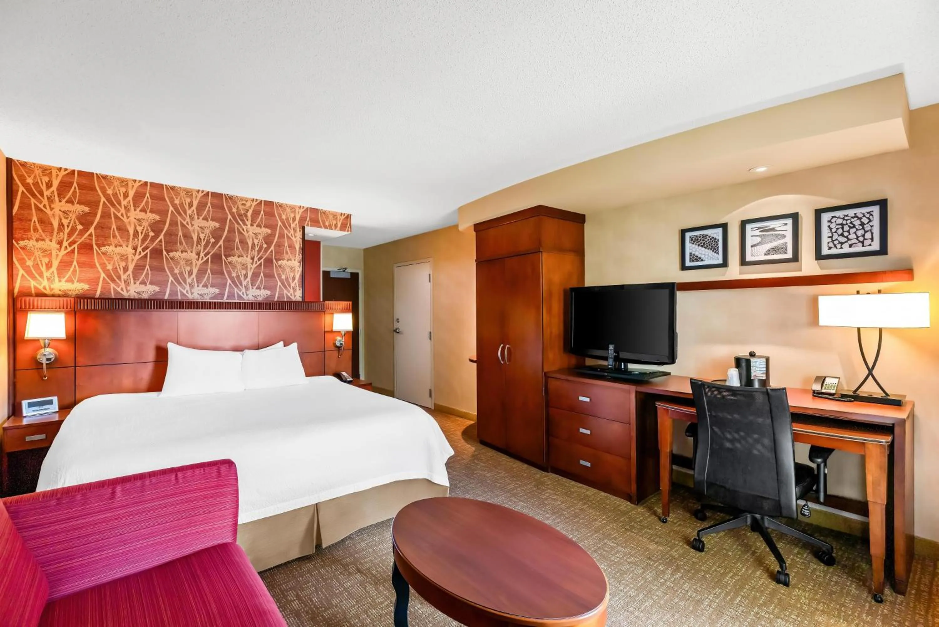 Bedroom, Bed in Sonesta Essential Junction City