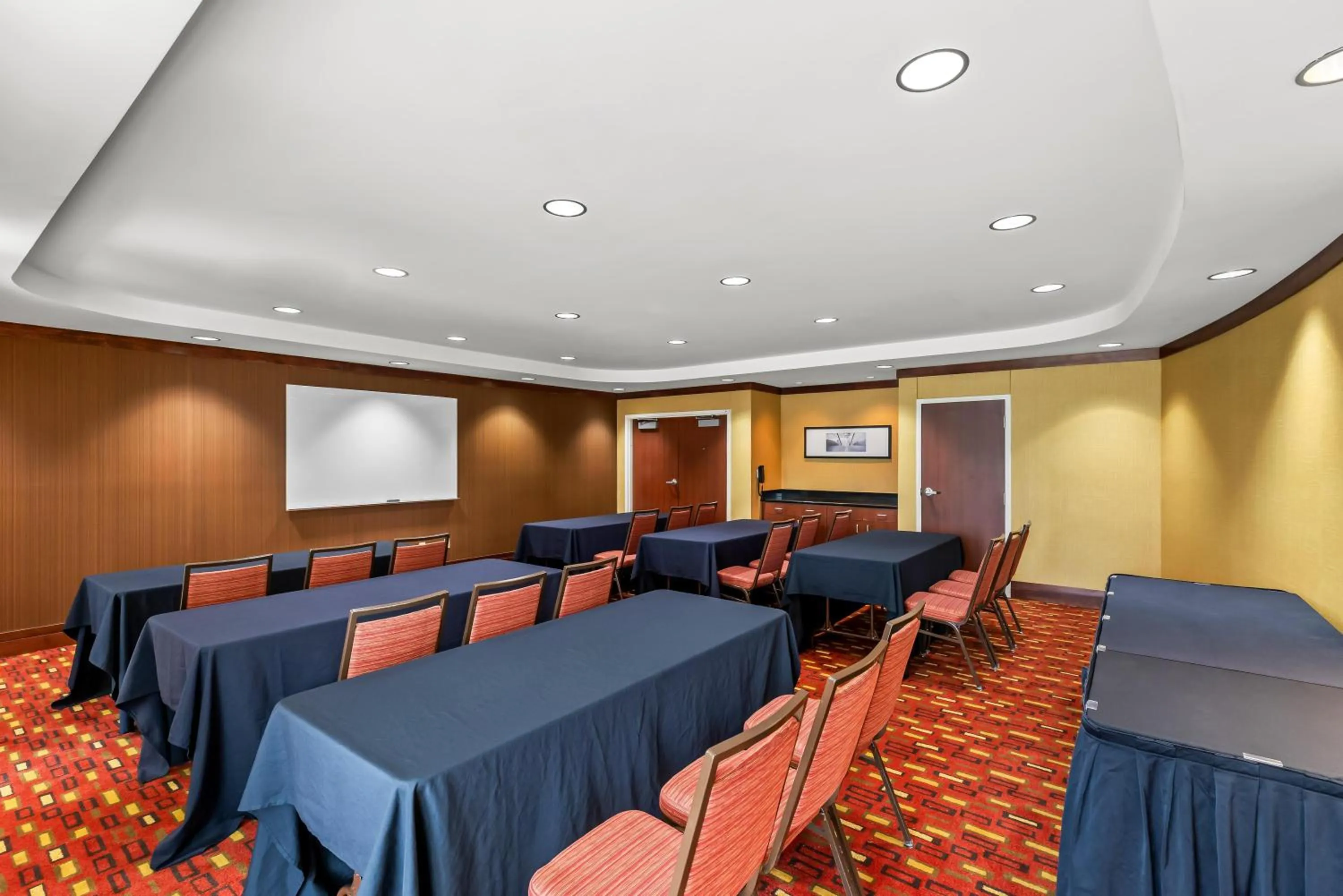 Meeting/conference room in Sonesta Essential Junction City
