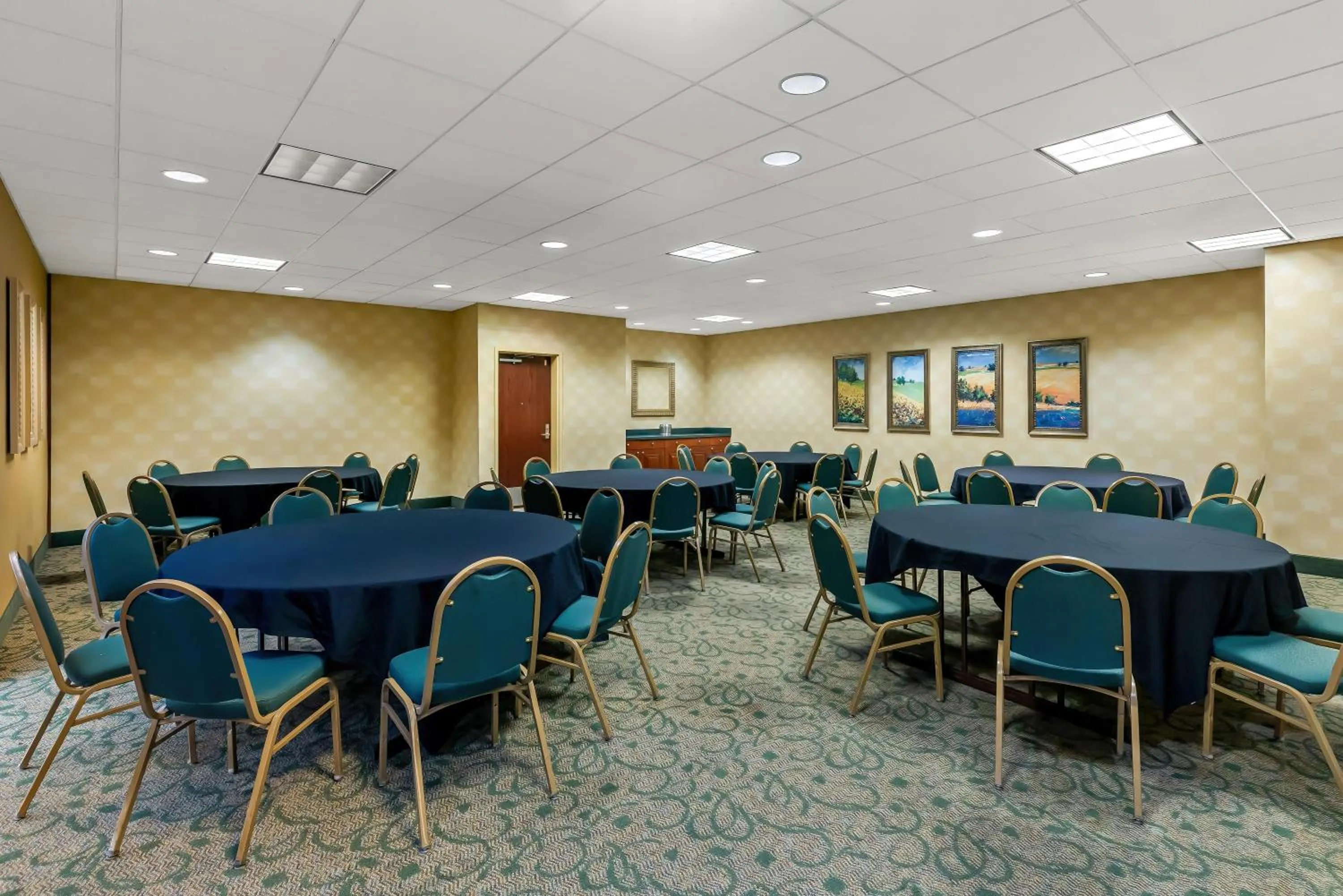 Meeting/conference room in Sonesta Essential Junction City