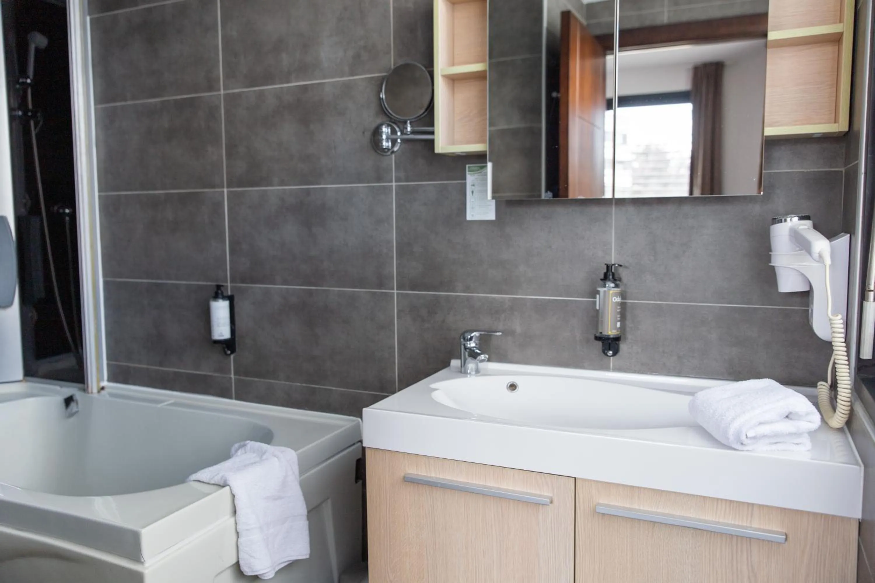 Bathroom in Zenitude Swiss Apparthotels