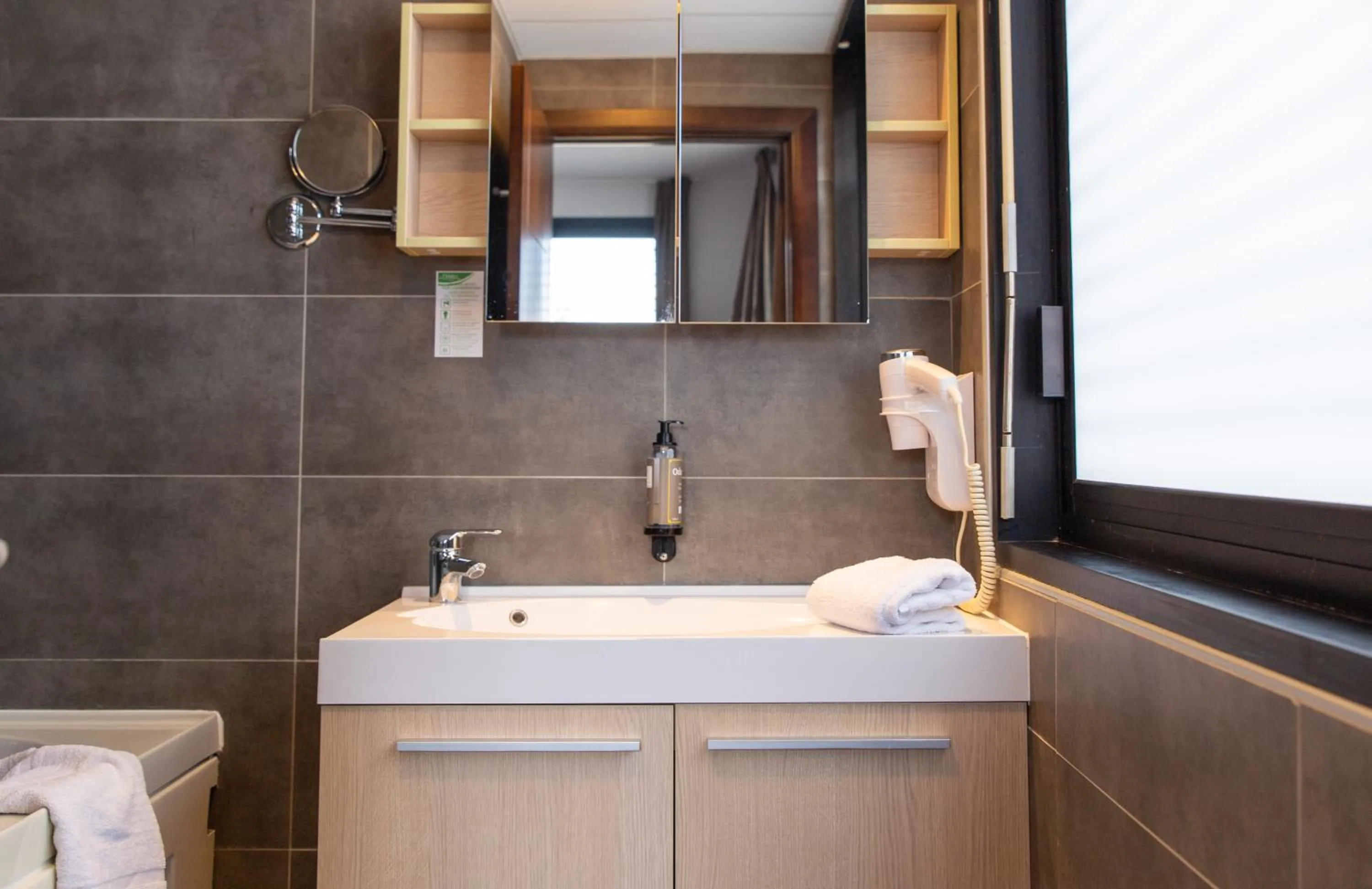 Bathroom in Zenitude Swiss Apparthotels