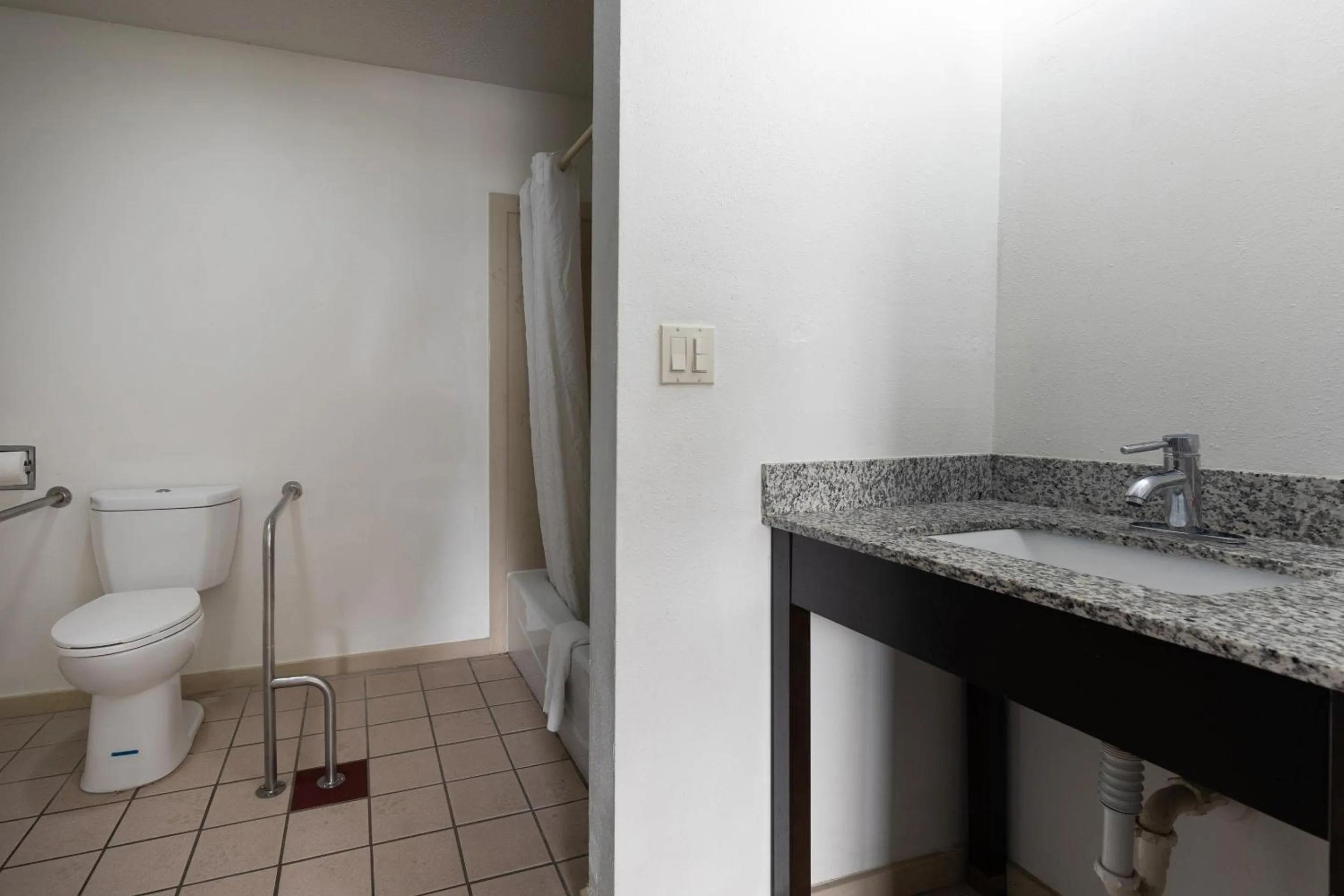 Bathroom in OYO Hotel DeRidder Hwy 171 North