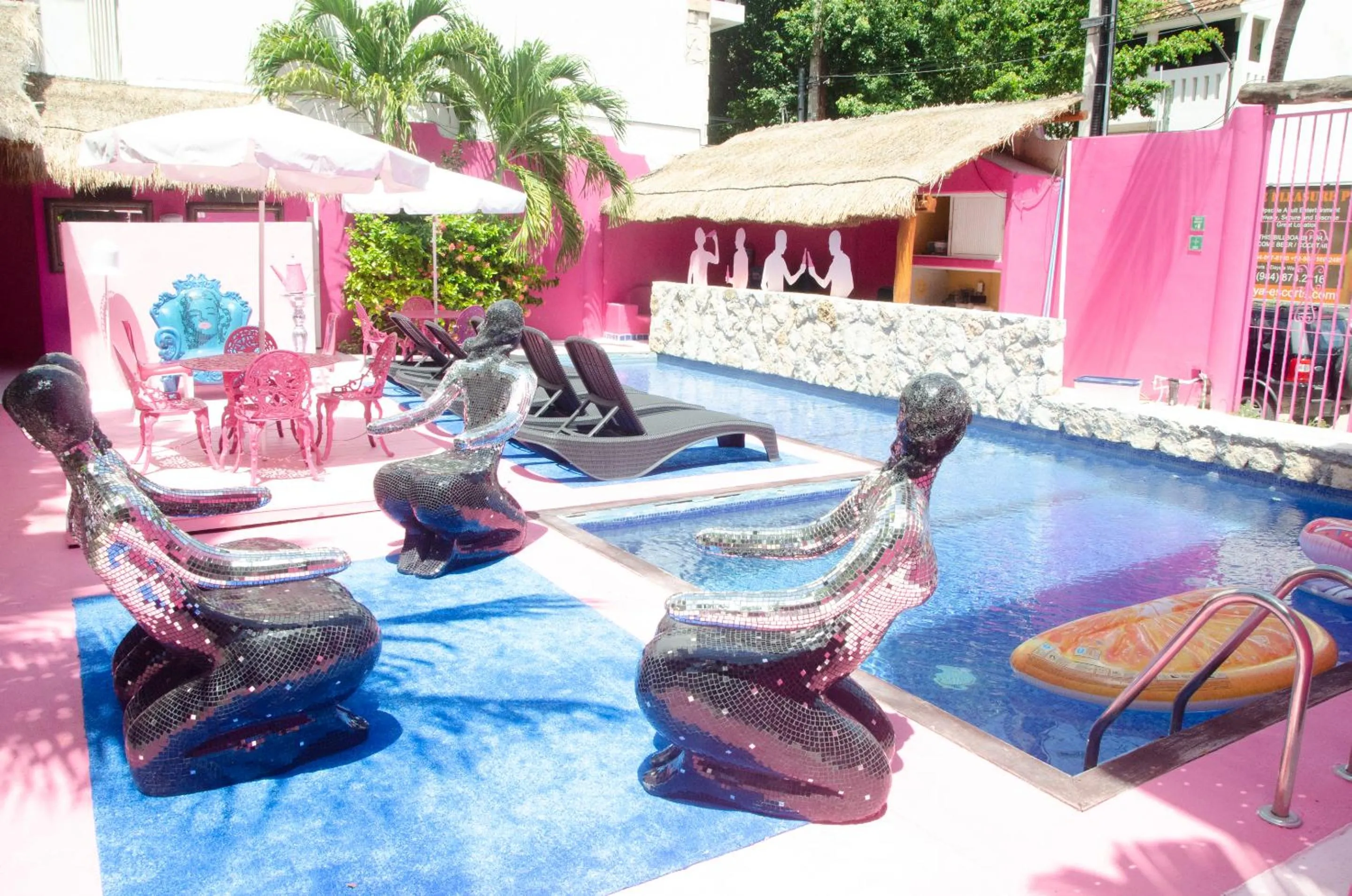 Swimming pool in Santuario Playa