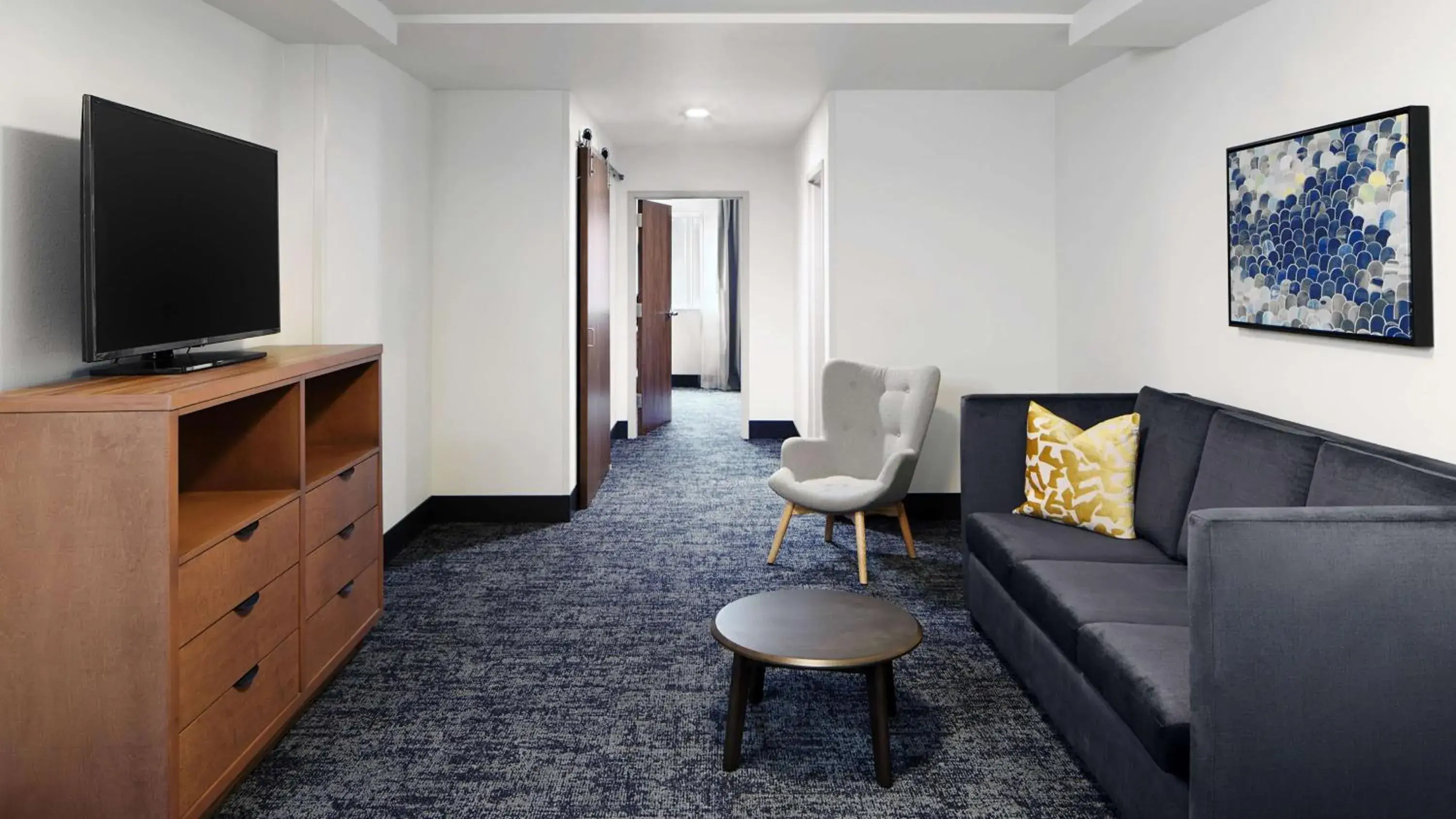 Living room in River's Edge Hotel Portland, Tapestry Collection by Hilton Living room in River's Edge Hotel Portland, Tapestry Collection by Hilton