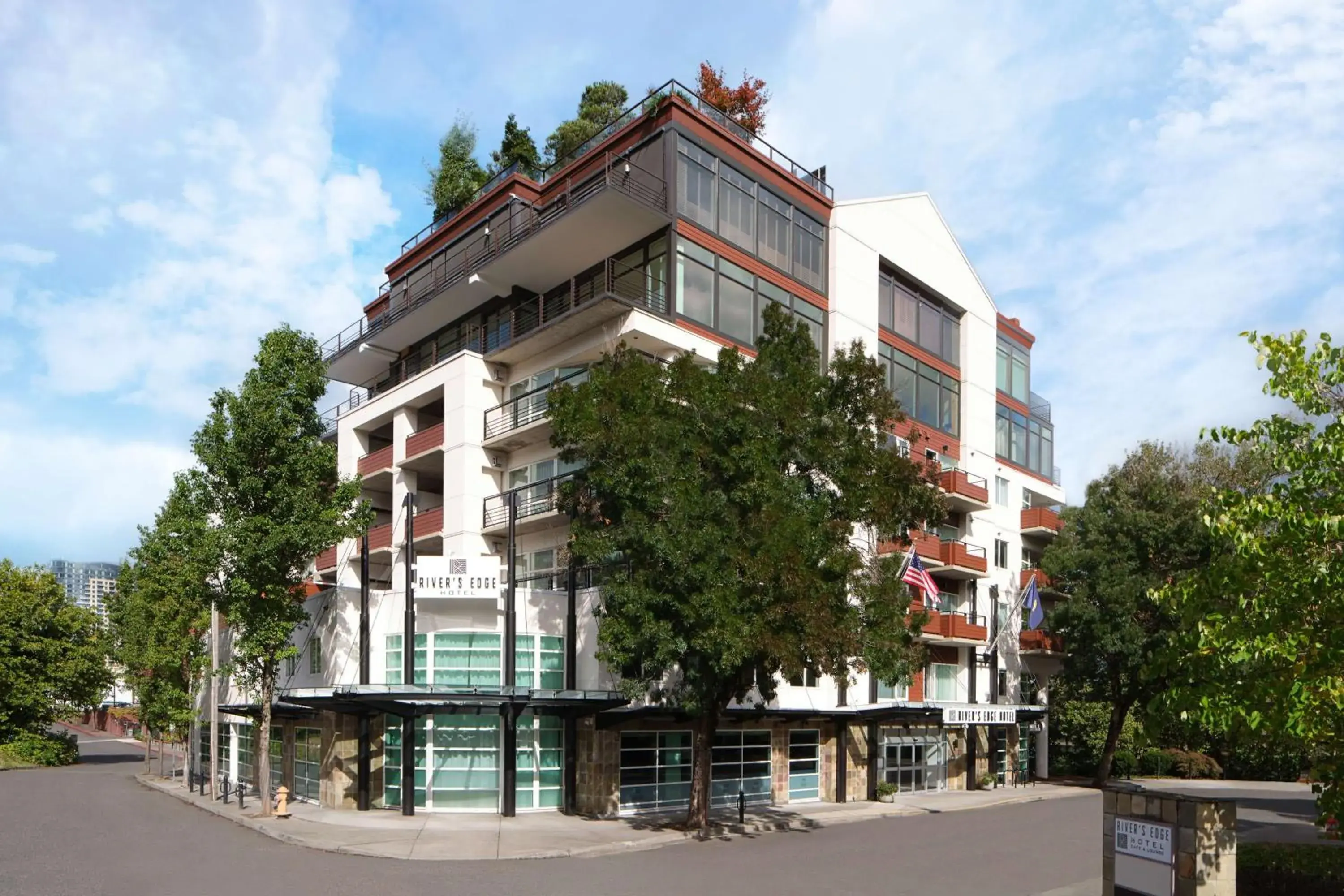 Property building in River's Edge Hotel Portland, Tapestry Collection by Hilton Property building in River's Edge Hotel Portland, Tapestry Collection by Hilton