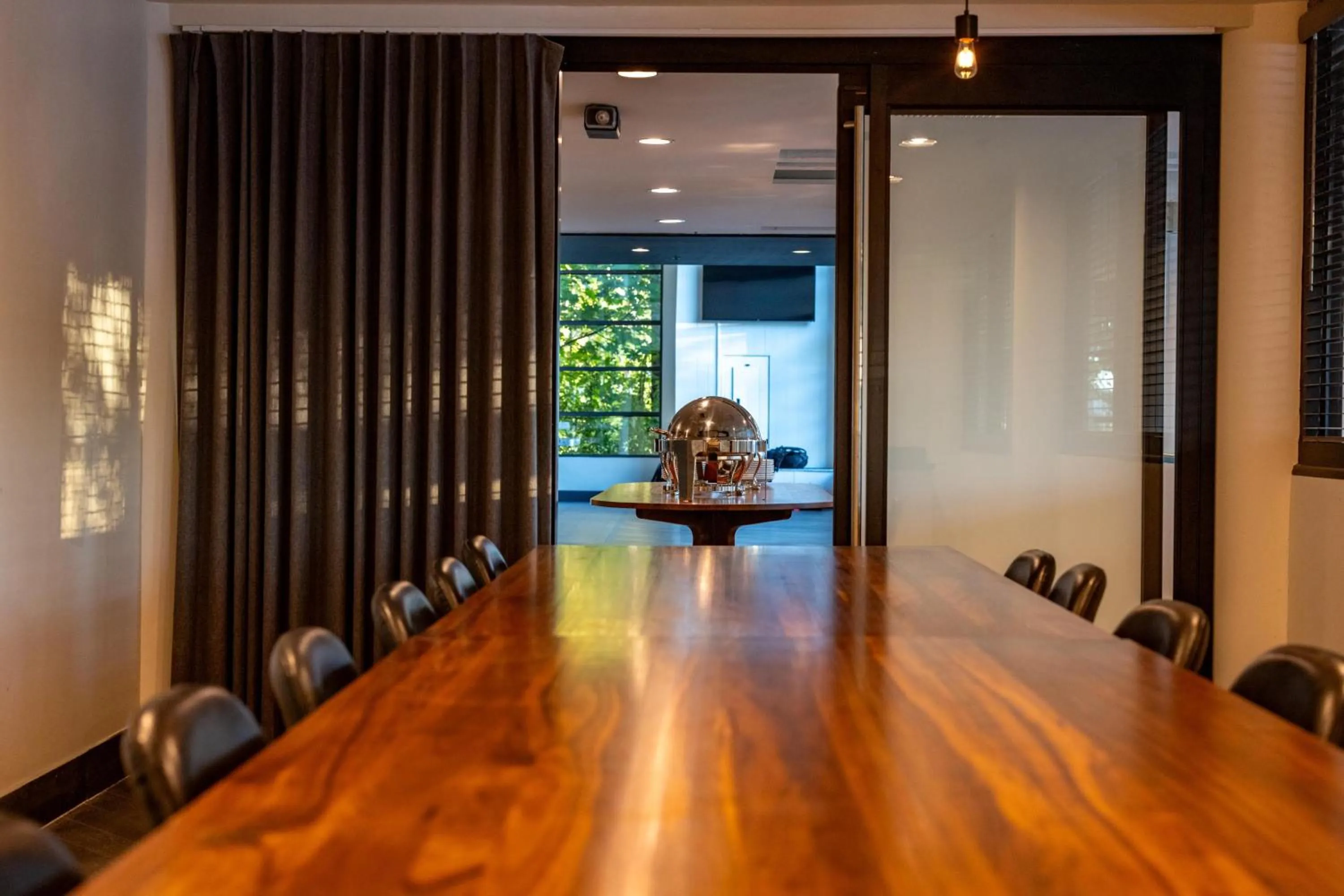 Meeting/conference room in River's Edge Hotel Portland, Tapestry Collection by Hilton