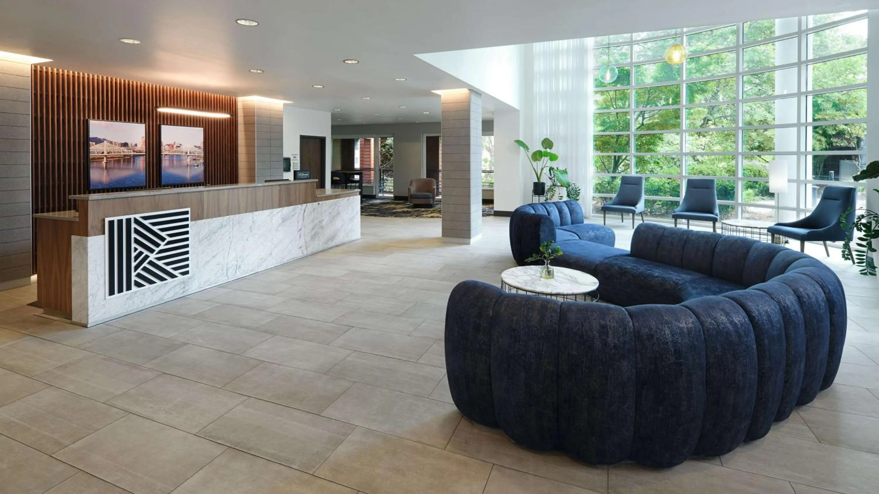 Lobby or reception in River's Edge Hotel Portland, Tapestry Collection by Hilton