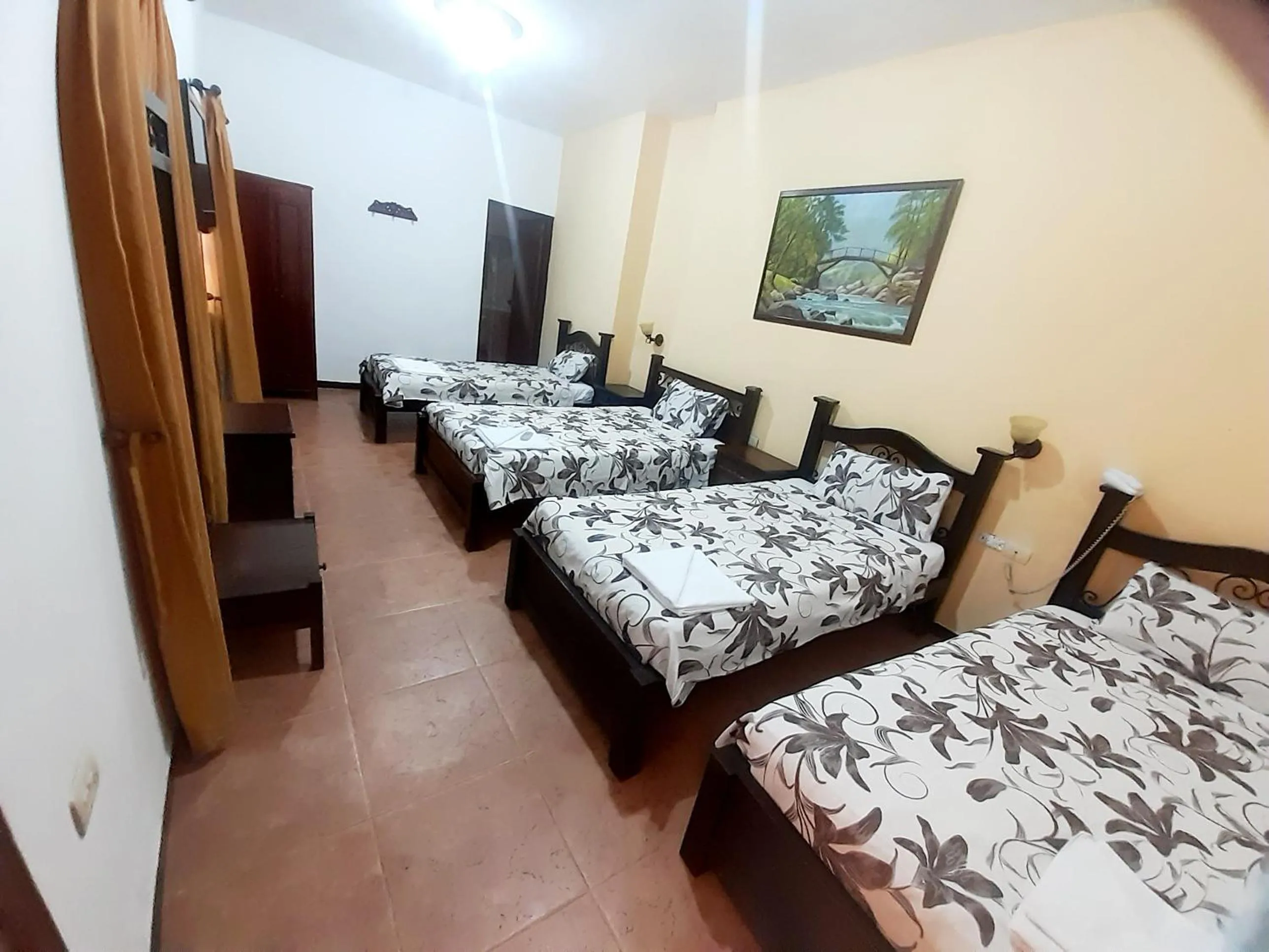 Quadruple Room with Private Bathroom in Hotel y Restaurante Colonial Popayan