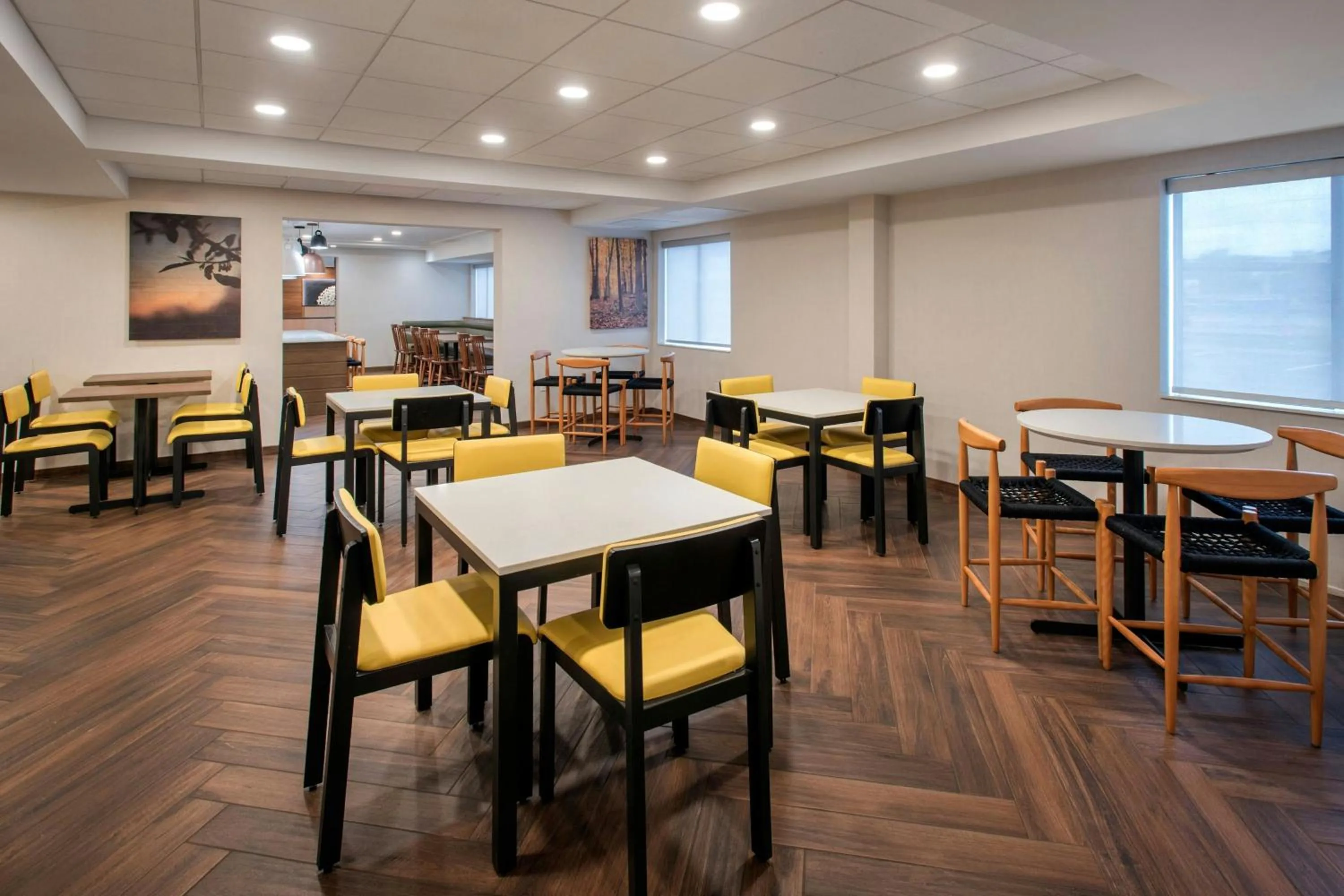Restaurant/places to eat in Fairfield Inn by Marriott Amesbury