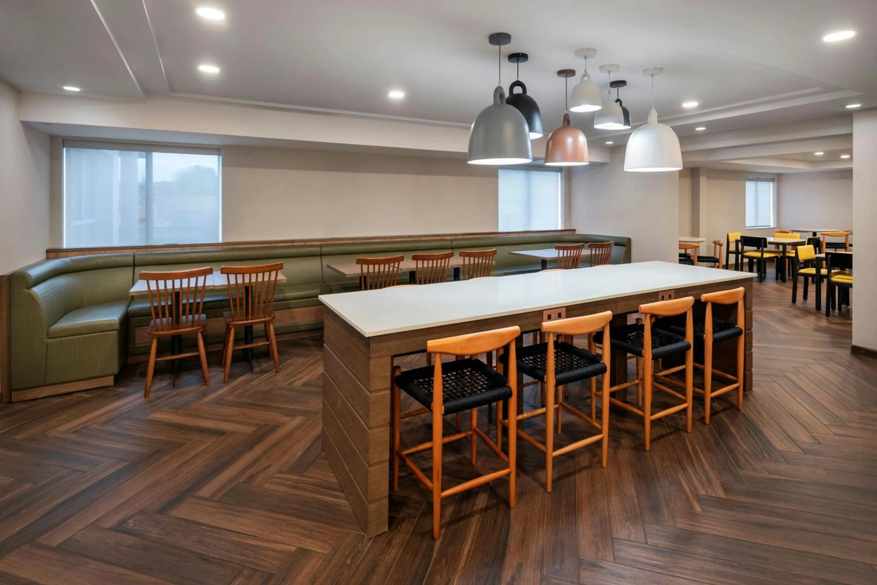 Restaurant/places to eat in Fairfield Inn by Marriott Amesbury