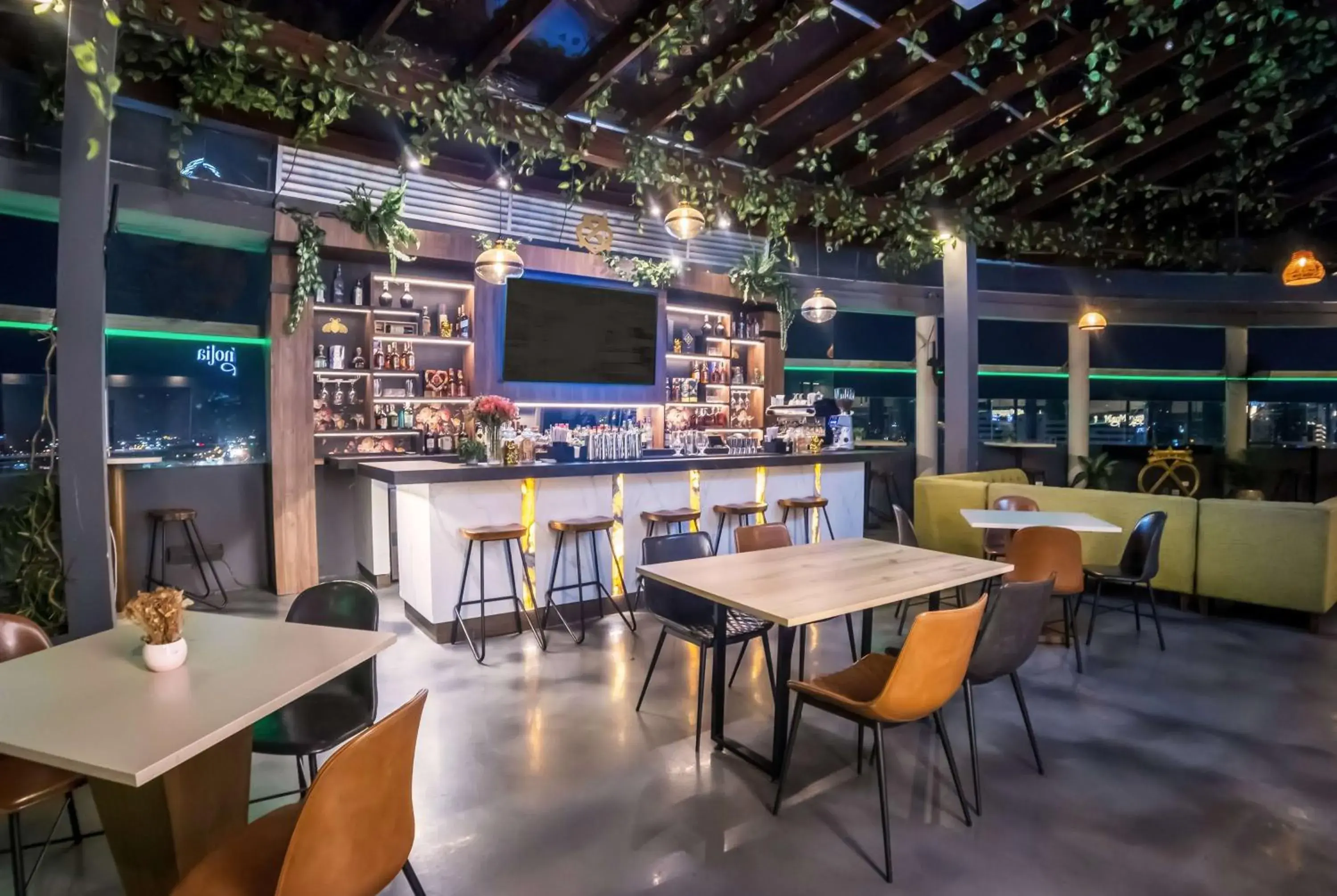 Lounge or bar in Wyndham Garden Guayaquil Lounge or bar in Wyndham Garden Guayaquil