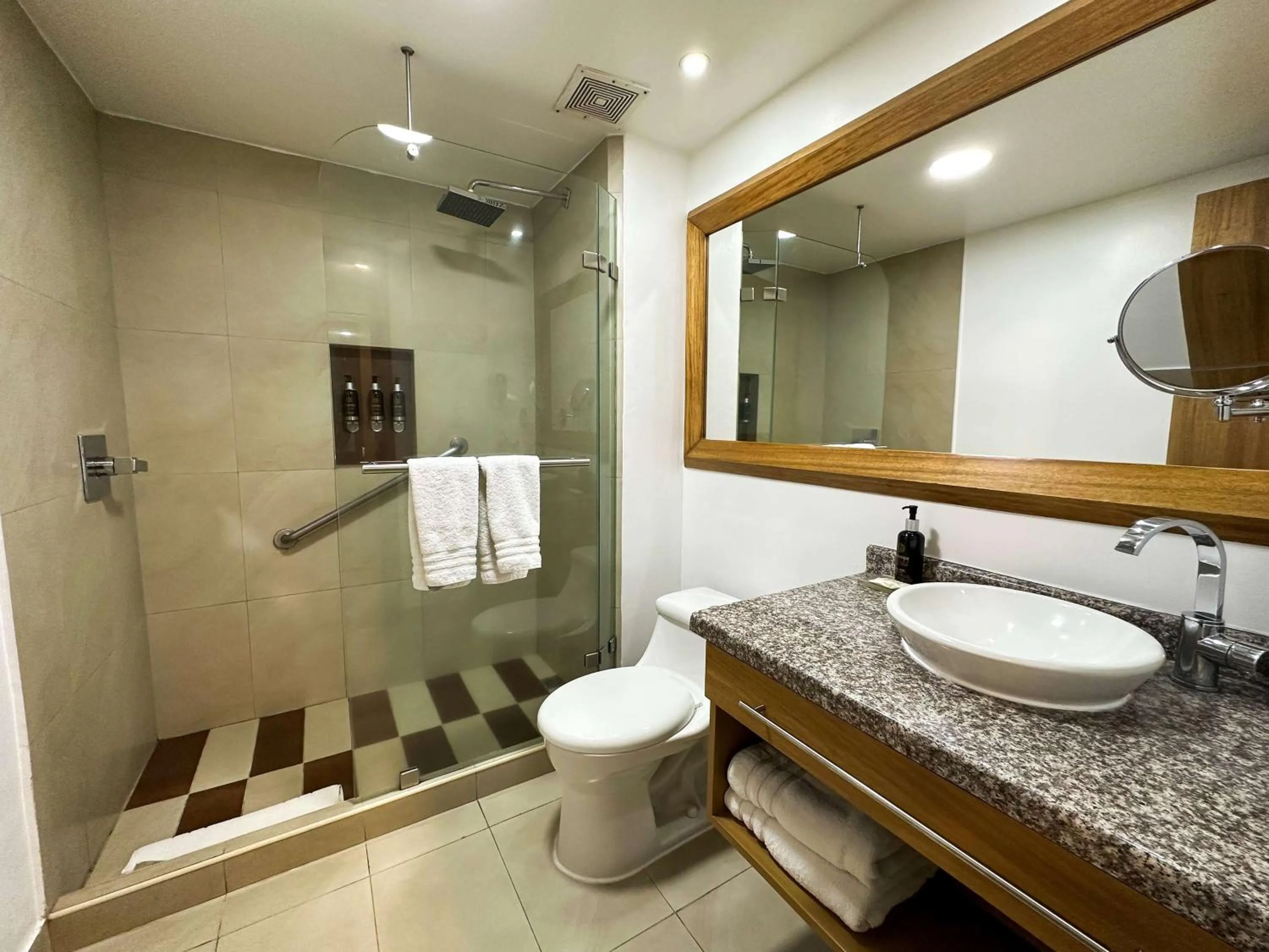 Bathroom in Wyndham Garden Quito