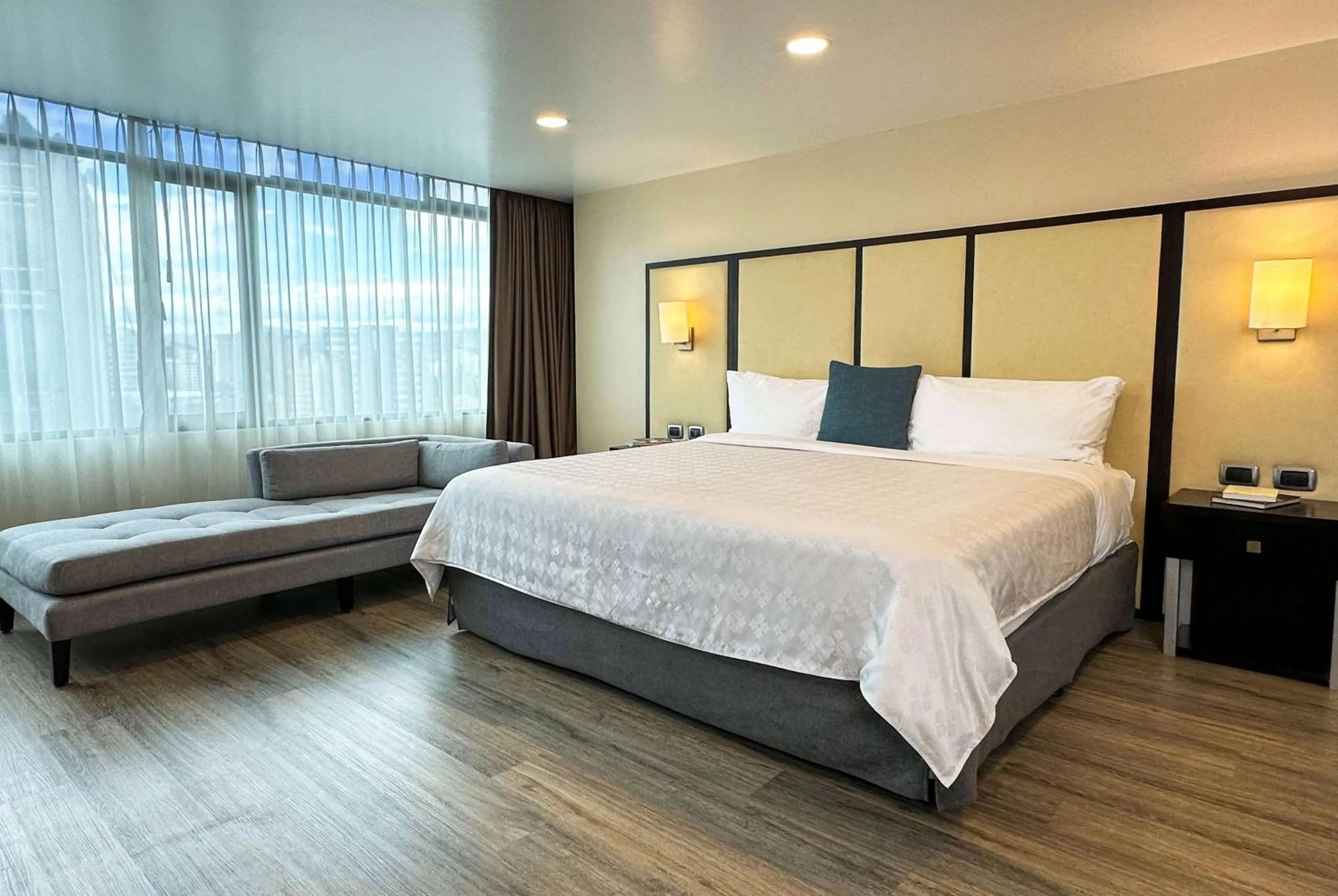 Photo of the whole room, Bed in Wyndham Garden Quito