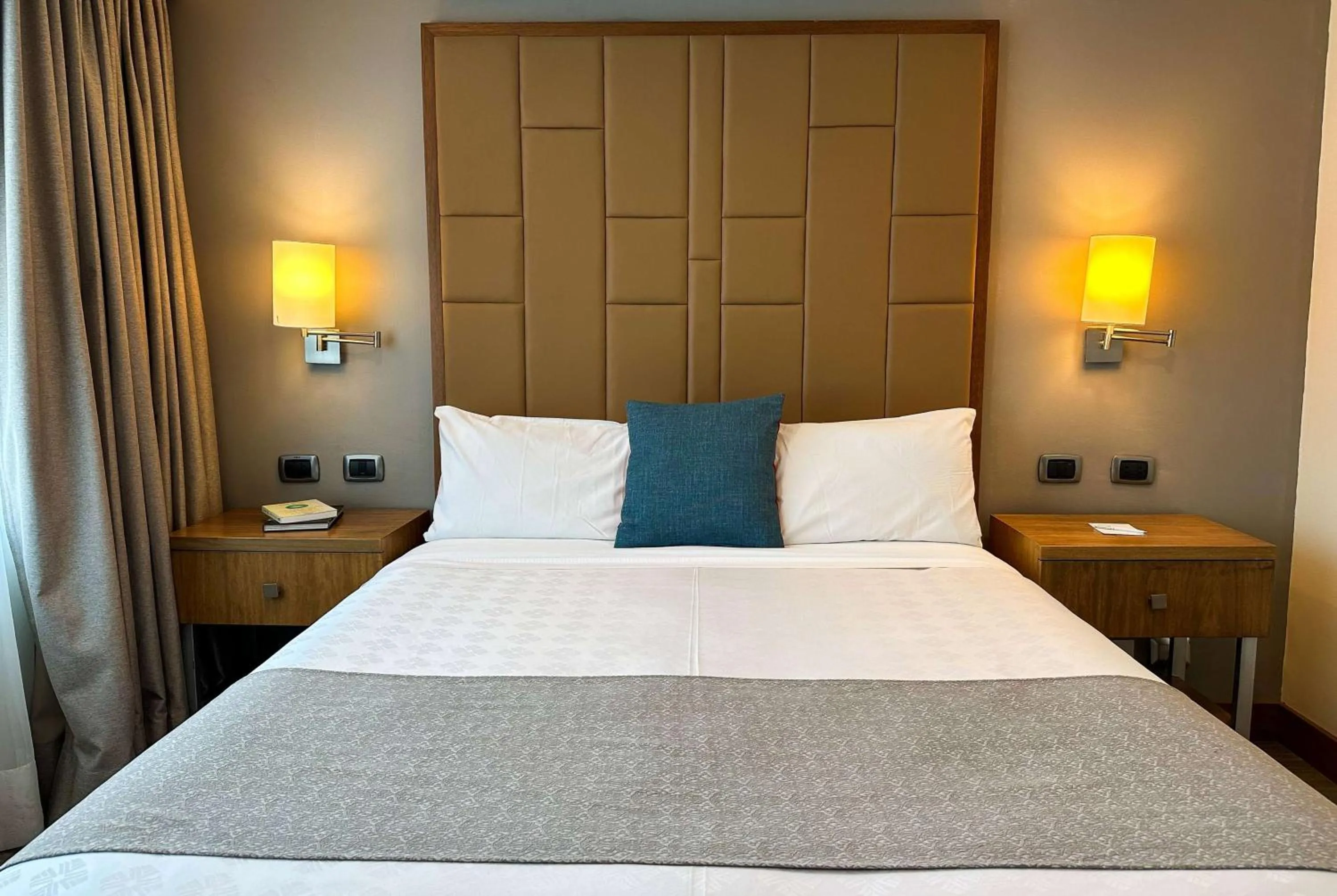 Photo of the whole room, Bed in Wyndham Garden Quito