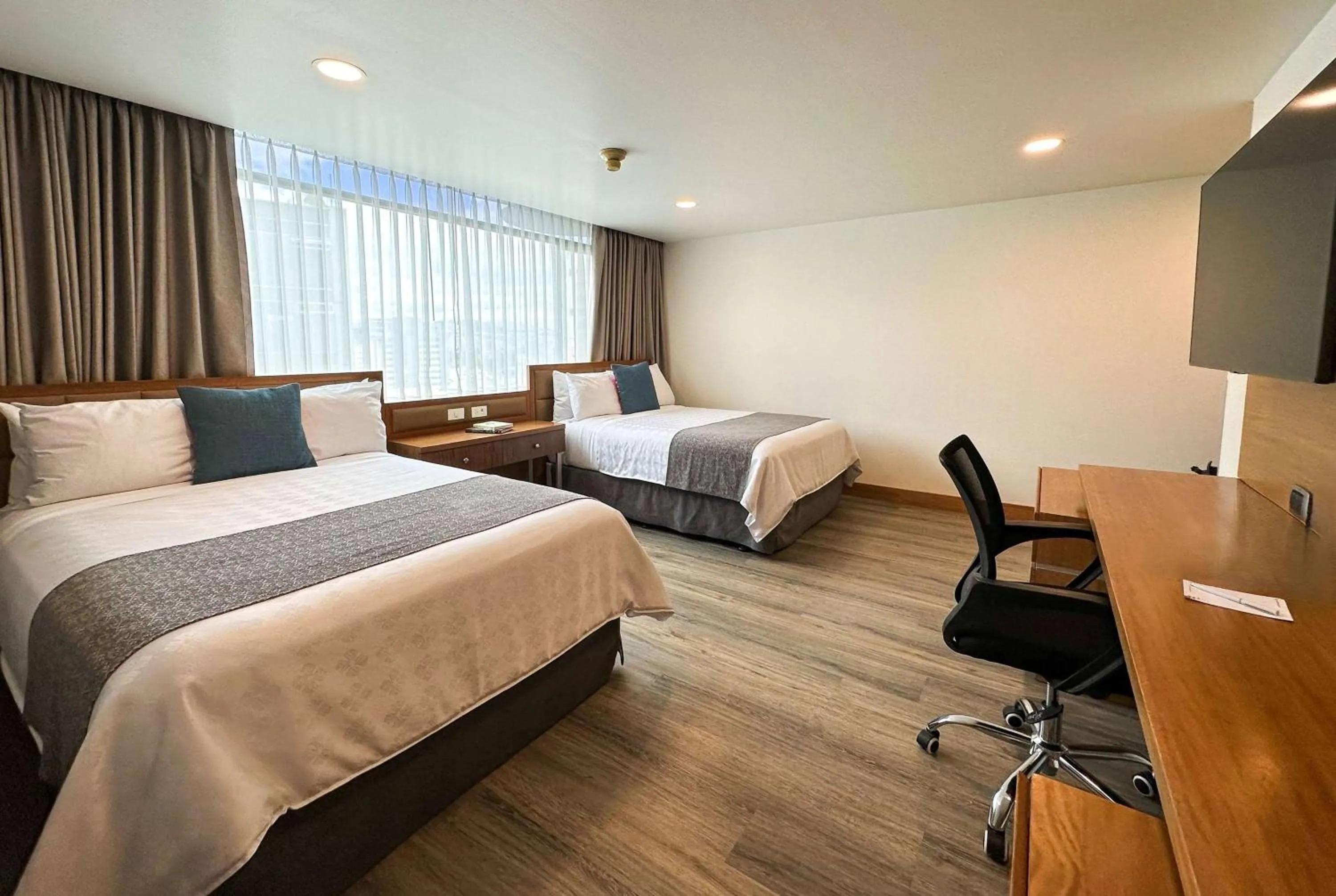 Photo of the whole room, Bed in Wyndham Garden Quito