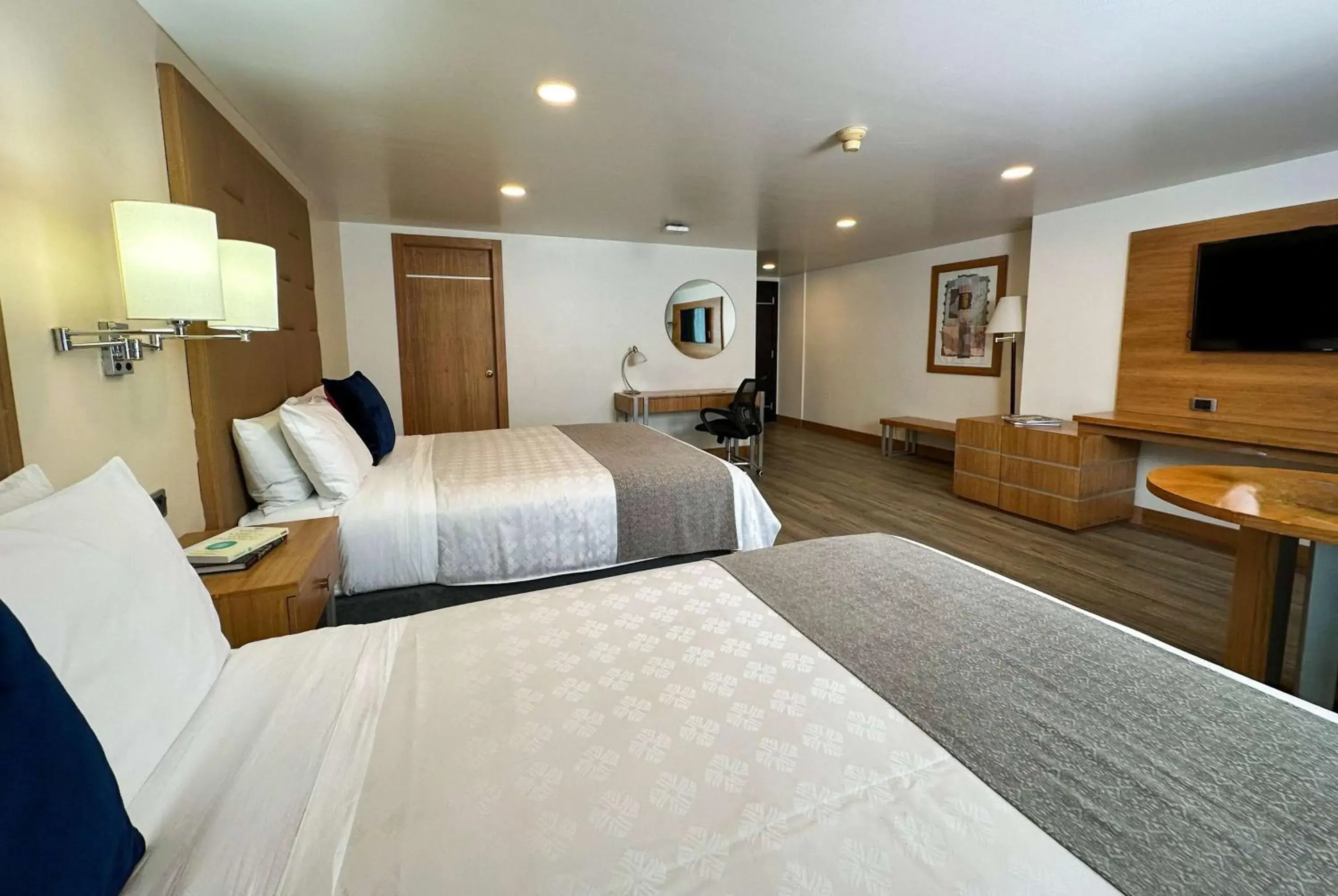 Junior Suite with Two Queen Beds - Non-Smoking in Wyndham Garden Quito Junior Suite with Two Queen Beds - Non-Smoking in Wyndham Garden Quito