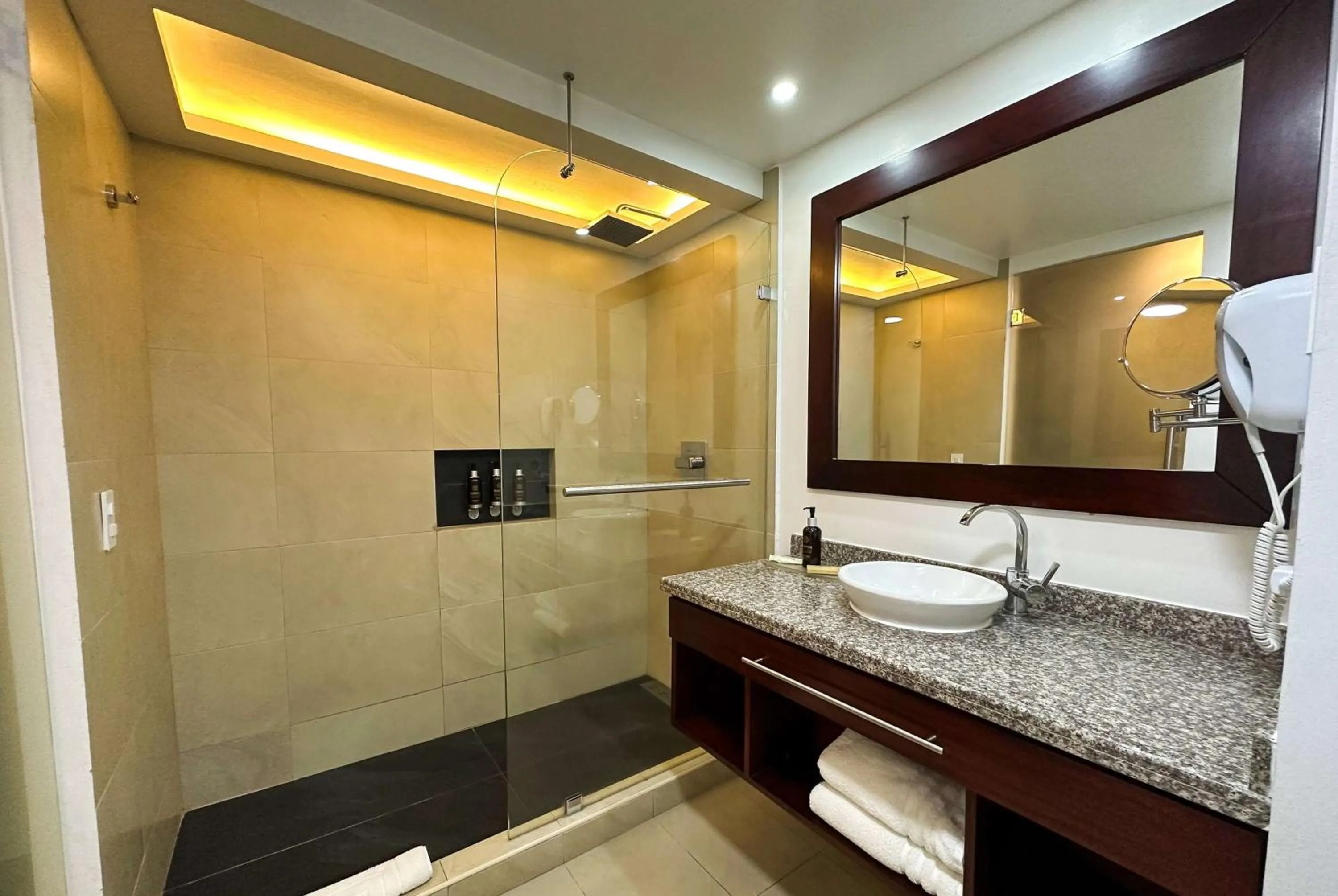 Bathroom in Wyndham Garden Quito
