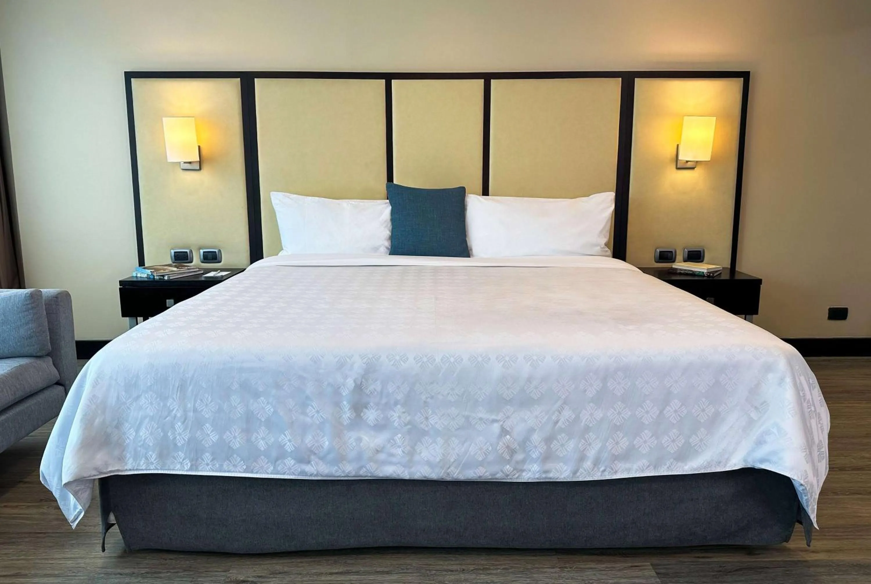 Photo of the whole room, Bed in Wyndham Garden Quito