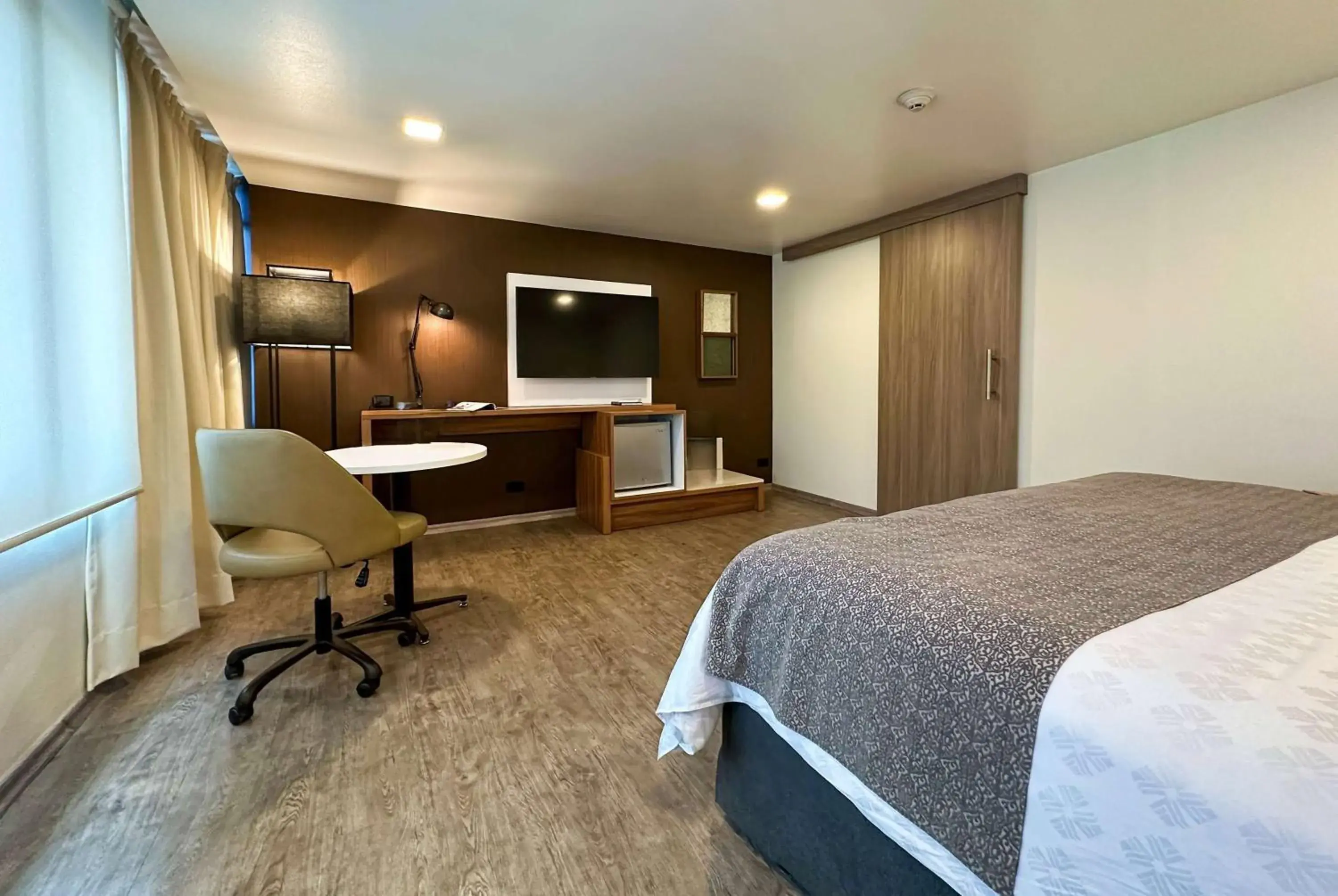 Queen Room - Non-Smoking in Wyndham Garden Quito Queen Room - Non-Smoking in Wyndham Garden Quito